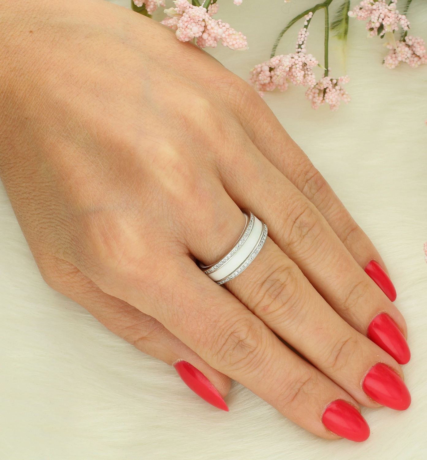 Pierścionek srebrny ceramika z cyrkoniami próba 925, DIA-PRS-7362-925 Srebrny pierścionek wykonany z najwyższej jakości srebra o prostej formie. Idealny pomysł na prezent dla każdej kobiety.  1.jpg