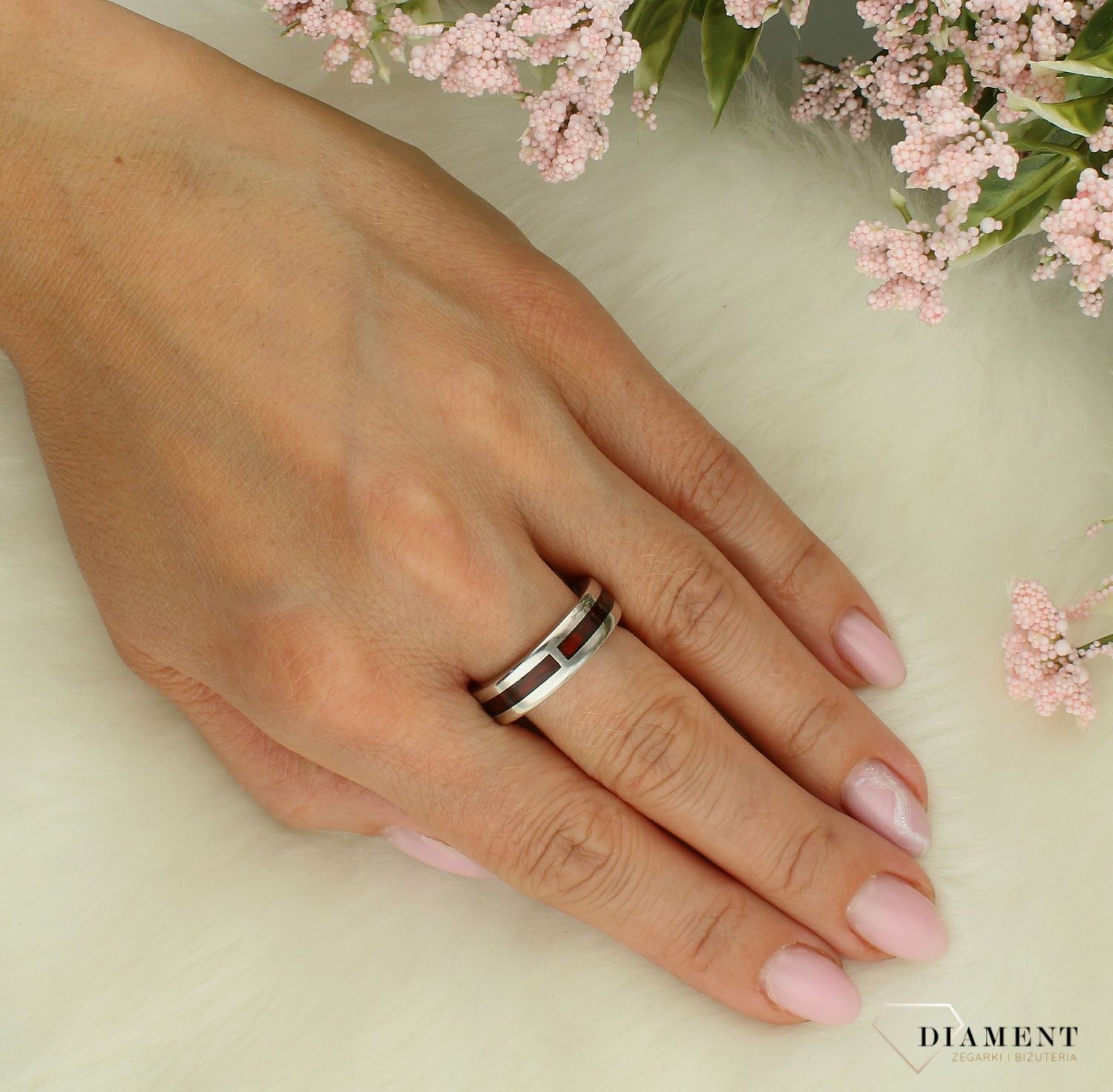 Srebrny pierścionek damski 925 obrączka z bursztynem rozmiar 18 DIA-PRS-7373-925. Srebrny pierścionek damski. Pierścionek srebrny dla kobiety na prezent. Srebrny damski pierścionek z bursztynem..jpg