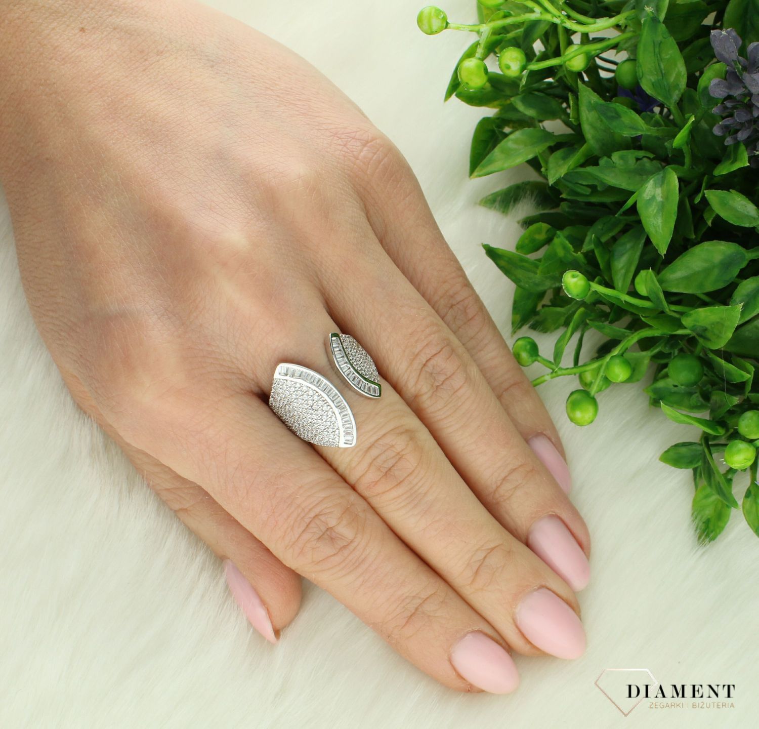 Srebrny pierścionek damski 925 otwarty z cyrkoniami rozmiar 14 DIA-PRS-7390-925. Srebrny pierścionek damski. Srebrny pierścionek z cyrkoniami. Pierścionek srebrny damski. Srebrny pierścionek na prezent dla kobiety.1.jpg