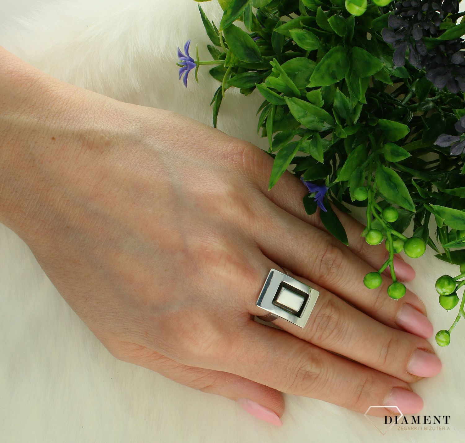 Srebrny pierścionek damski 925 prostokąt rozmiar 13 DIA-PRS-7398-925. Srebrny pierścionek damski. Pierścionek srebrny dla kobiety. Srebrny pierścionek damski na prezent.1.jpg
