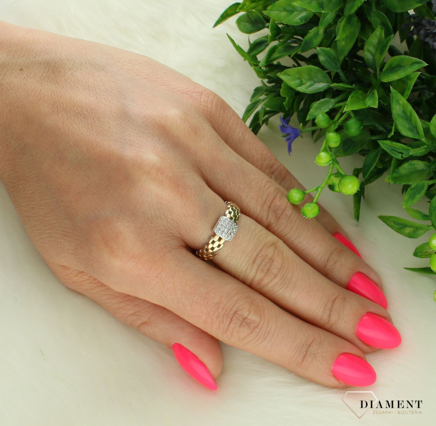 Pierścionek srebrny 925 pokryty złotem wysadzany cyrkoniami rozmiar 12 DIA-PRS-7401-925 (1).jpg