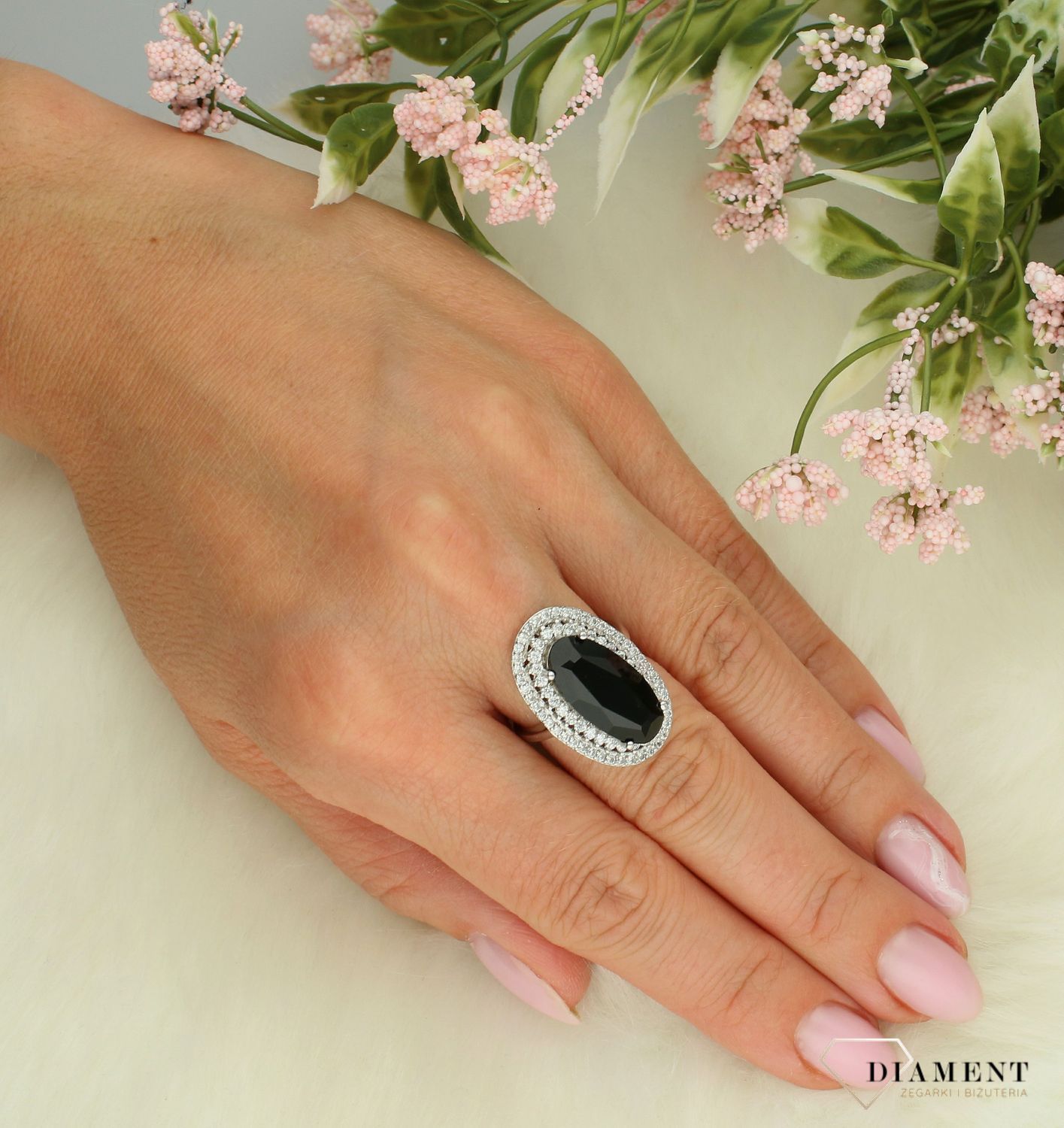 Srebrny pierścionek damski 925 z dużą czarną cyrkonią rozmiar 13 DIA-PRS-7404-925. Srebrny pierścionek damski. Pierścionek srebrny dla kobiety na prezent. Srebrny damski pierścionek z cyrkoniami. 77.jpg
