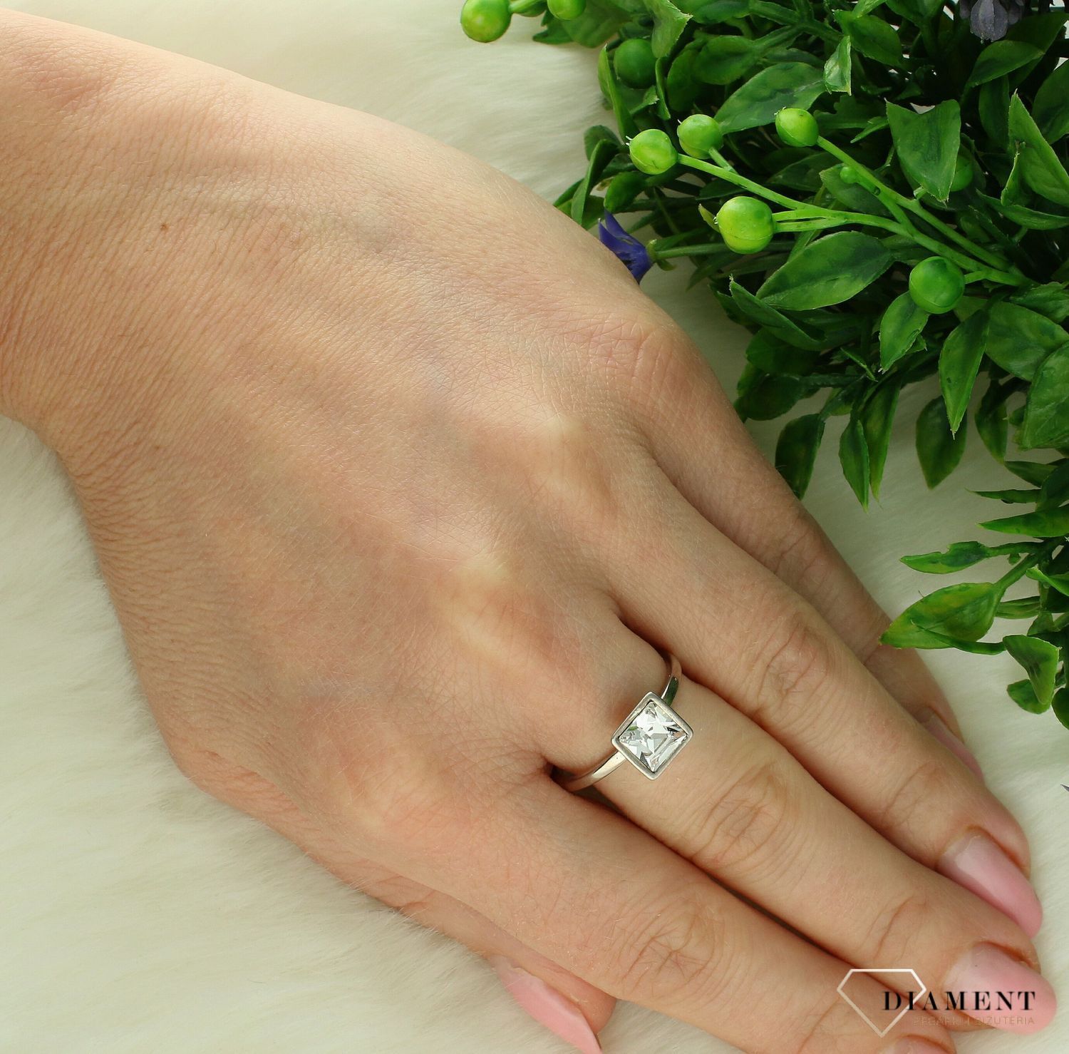 Srebrny pierścionek damski 925 zaręczynowy z cyrkonią rozmiar 18 DIA-PRS-7427-925. Srebrny pierścionek damski. Srebrny pierścionek z cyrkonią. Pierścionek srebrny damski na prezent. Srebrny pierścionek dla ukochanej.1.jpg