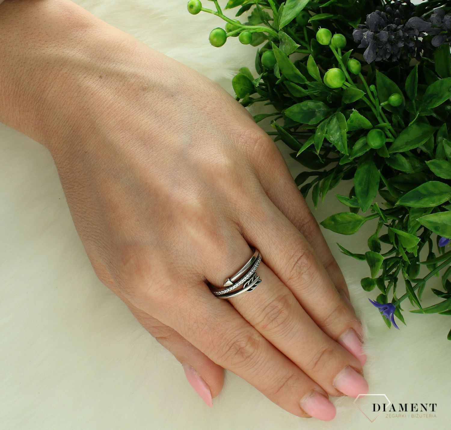 Srebrny pierścionek damski 925 strzałka z cyrkoniami rozmiar 17 DIA-PRS-7440-925.  Srebrny pierścionek damski. Srebrny pierścionek z cyrkoniami. Pierścionek srebrny dla kobiety, Pierścionek srebrny na prezent (2).jpg