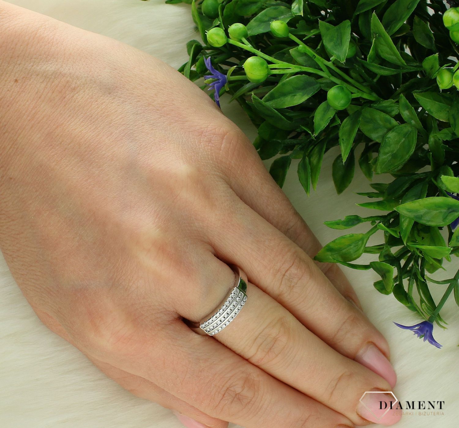 Srebrny pierścionek damski 925 z pasmami cyrkonii rozmiar 17 DIA-PRS-7481-925. Srebrny pierścionek damski. Srebrny pierścionek z cyrkoniami. Pierścionek srebrny damski na prezent. Srebrny pierścionek dla ukochanej..jpg