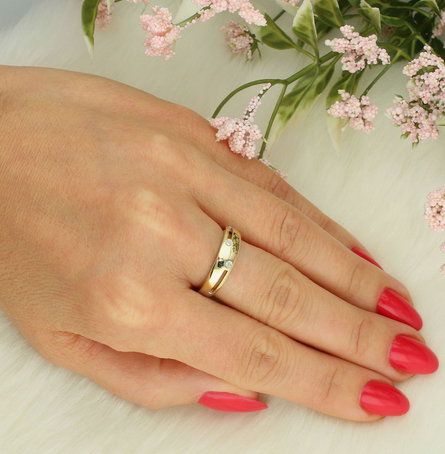 Pierścionek srebrny pozłacany próba 925, DIA-PRS-7483-925 Srebrny pierścionek wykonany z najwyższej jakości srebra o prostej formie. Idealny pomysł na prezent dla każdej kobiety. Srebrny pierścionek 1.jpg