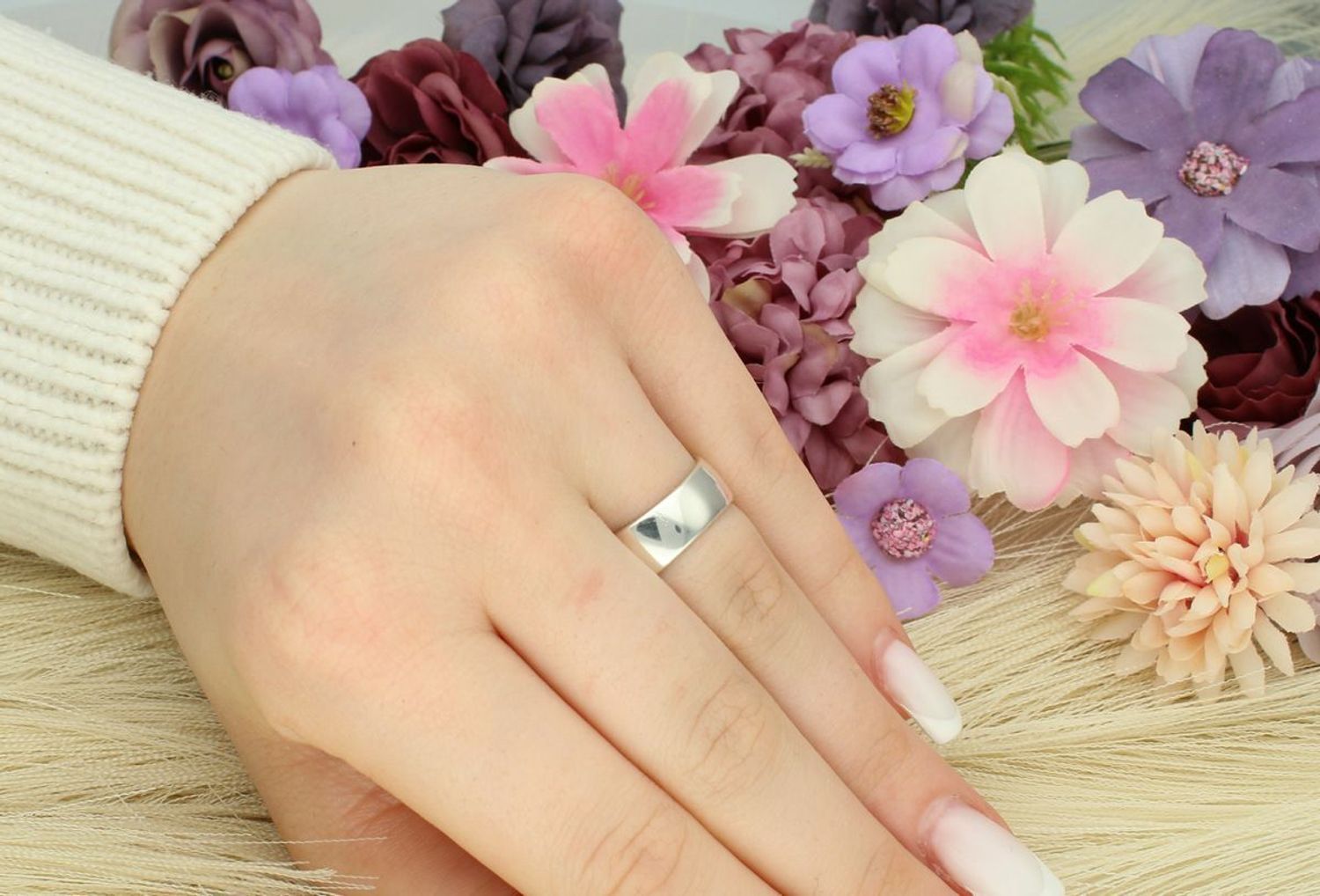 Srebrny szeroki pierścionek 925 z pustymi kółkami i cyrkoniami DIA-PRS-7486-925.jpg