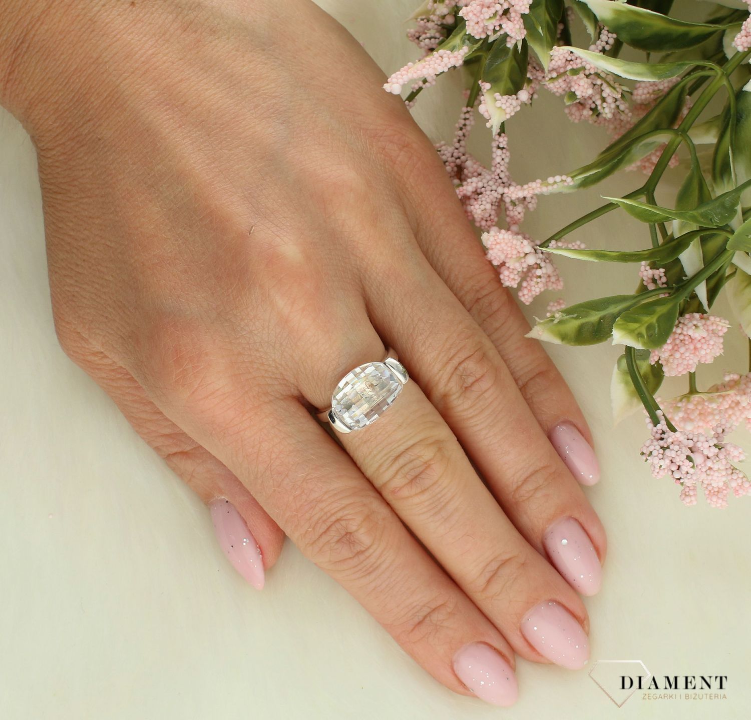 Srebrny pierścionek damski 925 z owalną cyrkonią rozmiar 11 DIA-PRS-7492-925.jpg