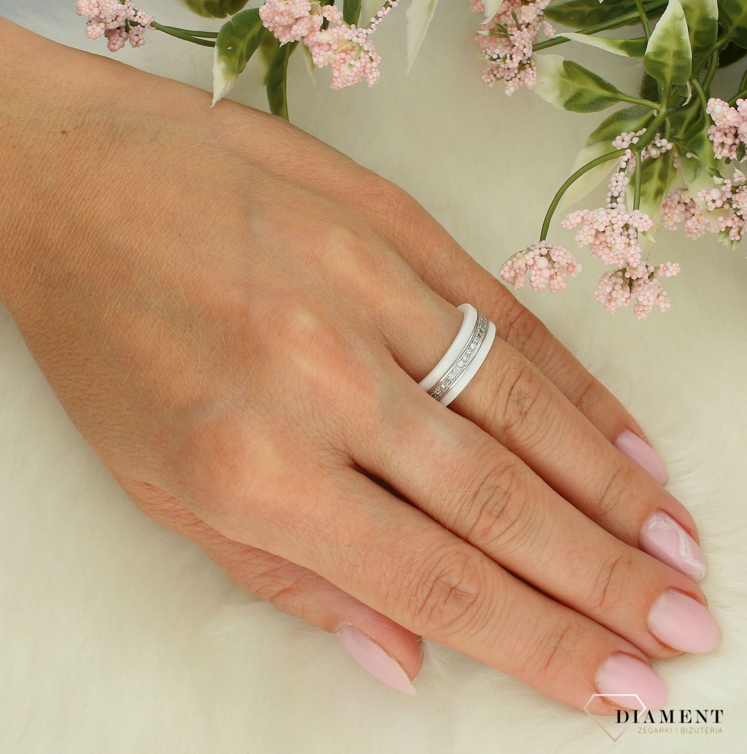 Srebrny pierścionek damski 925 biały ceramiczny z pasmem cyrkonii rozmiar 11 DIA-PRS-7497-925.jpg