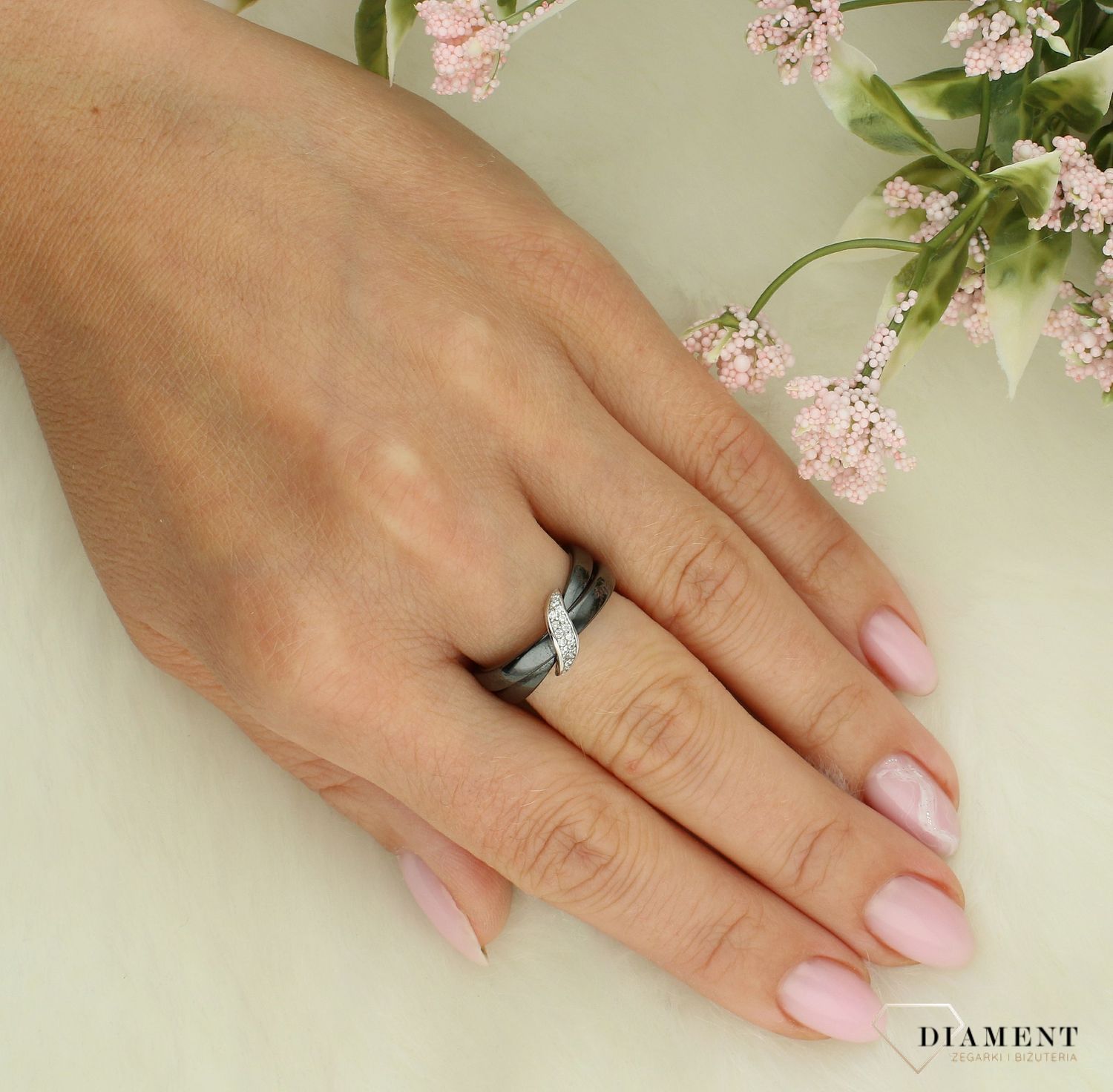 Srebrny pierścionek damski 925 czarna ceramika rozmiar 13 DIA-PRS-7508-.jpg