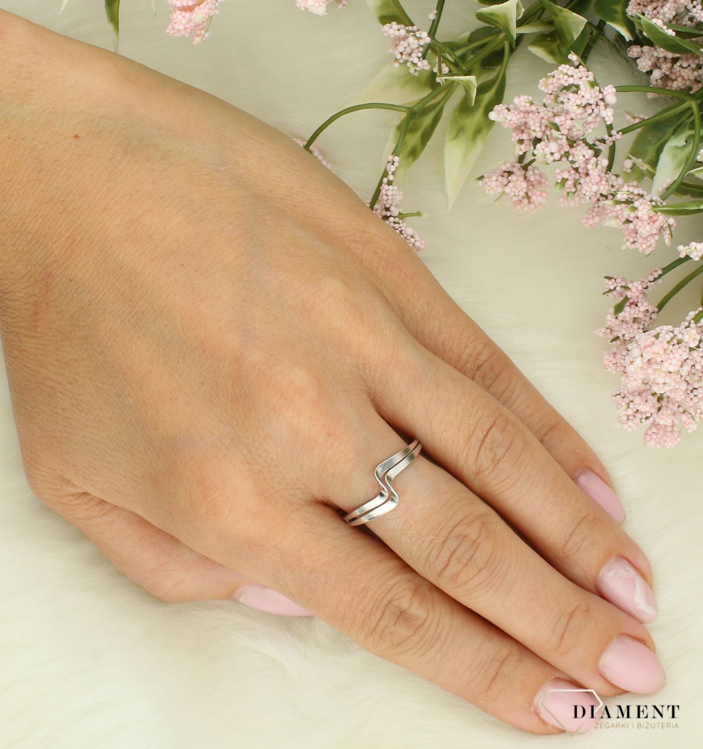 Srebrny pierścionek damski 925 podwójna fala DIA-PRS-7510-925. Srebrny pierścionek damski. Pierścionek srebrny na prezent. Pierścionek ze srebra o gładkiej powierzchni..jpg