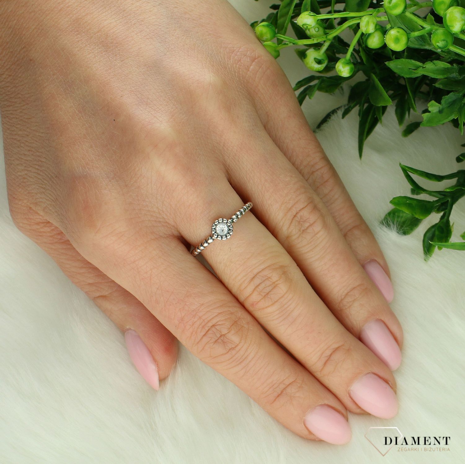Srebrny pierścionek damski 925 z okrągłą cyrkonią DIA-PRS-7534-925.  Srebrny pierścionek damski. Pierścionek srebrny na prezent. Klasyczny pierścionek ze srebra. Srebrny pierścionek z cyrkonią.1.jpg