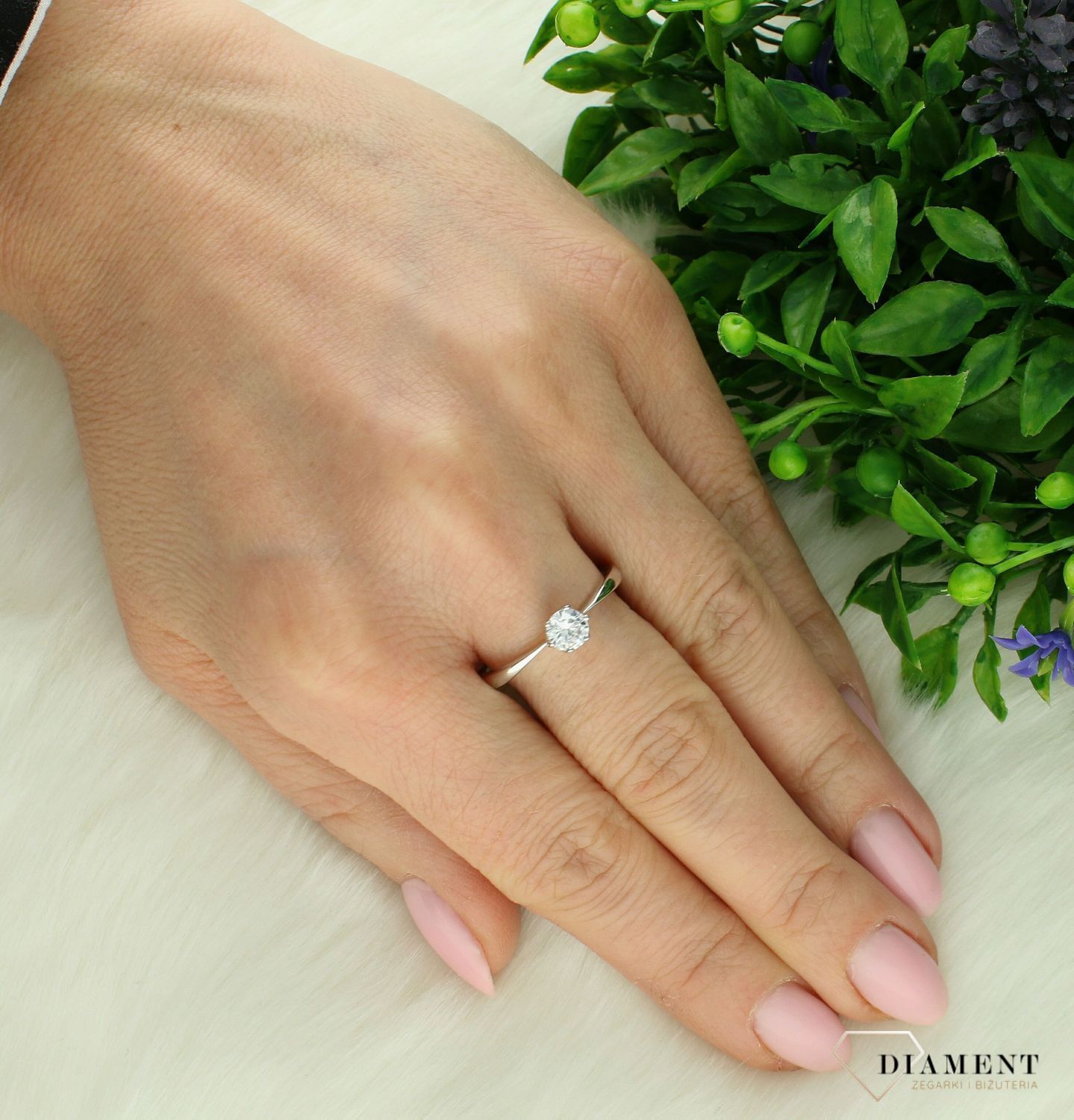 Srebrny pierścionek damski 925 z białą cyrkonią zaręczynowy rozmiar 20 DIA-PRS-7607-925 (2).jpg