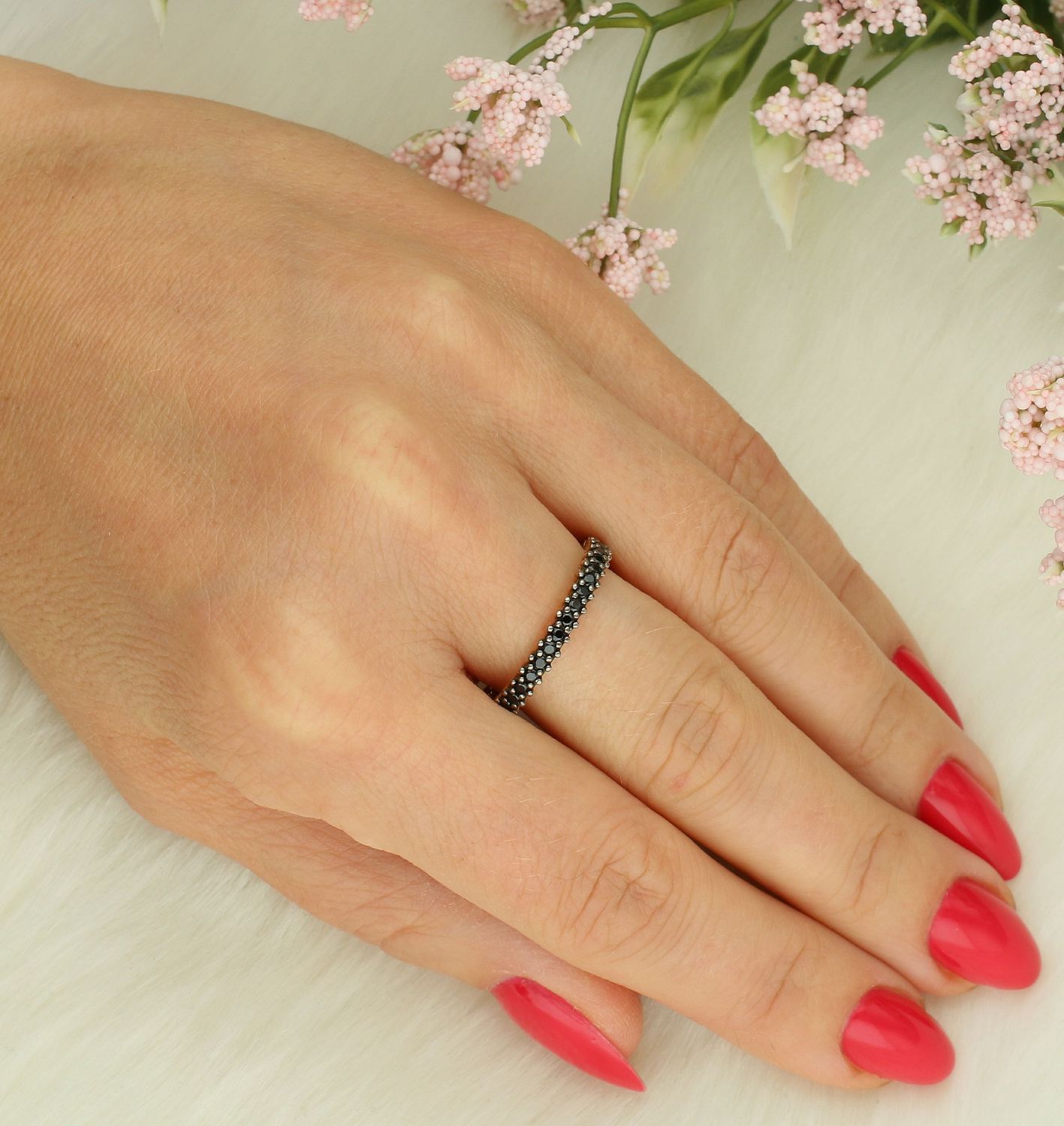 Pierścionek srebrny z czarną cyrkonią srebro próba 925, DIA-PRS-7615-925 Srebrny pierścionek wykonany z najwyższej jakości srebra o prostej formie. Idealny pomysł na prezent dla każdej kobiety..jpg