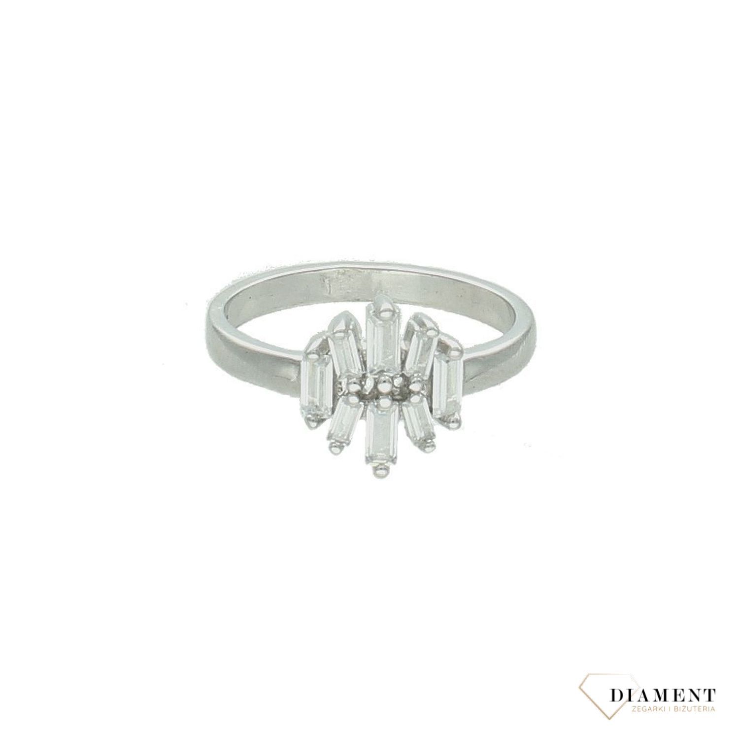 Srebrny pierścionek damski 925 z podłużnymi cyrkoniami rozmiar 17 DIA-PRS-7624-925. Srebrny pierścionek damski. Pierścionek srebrny dla kobiety na prezent. Srebrny damski pierścionek z cyrkoniami.5.jpg