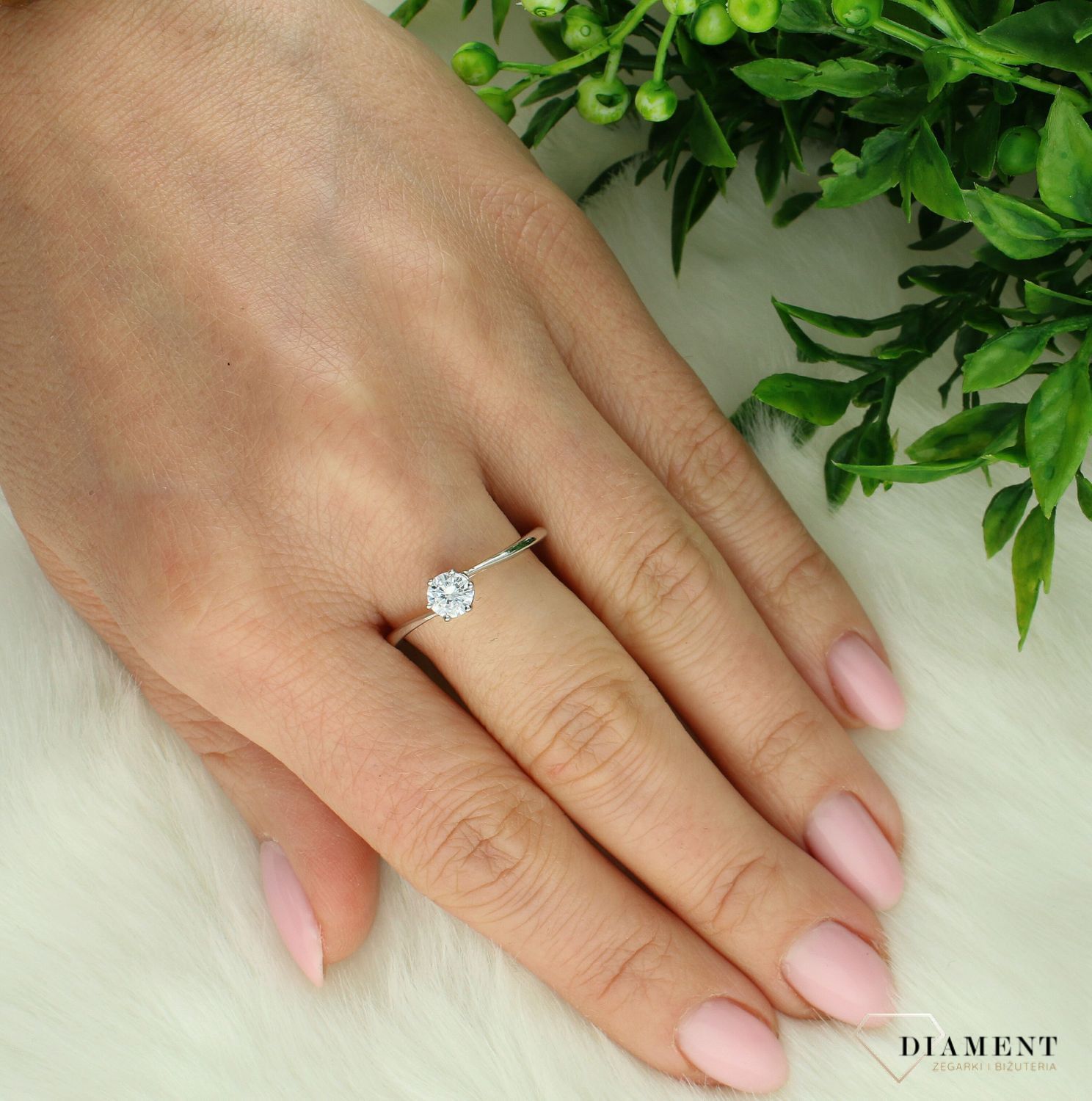 Srebrny pierścionek damski 925 z wystającą cyrkonią rozmiar 20 DIA-PRS-7628-925. Srebrny damski pierścionek. Pierścionek srebrny damski. Pierścionek srebrny z cyrkoniami. Pierścionek damski idealny na prezent.1.jpg