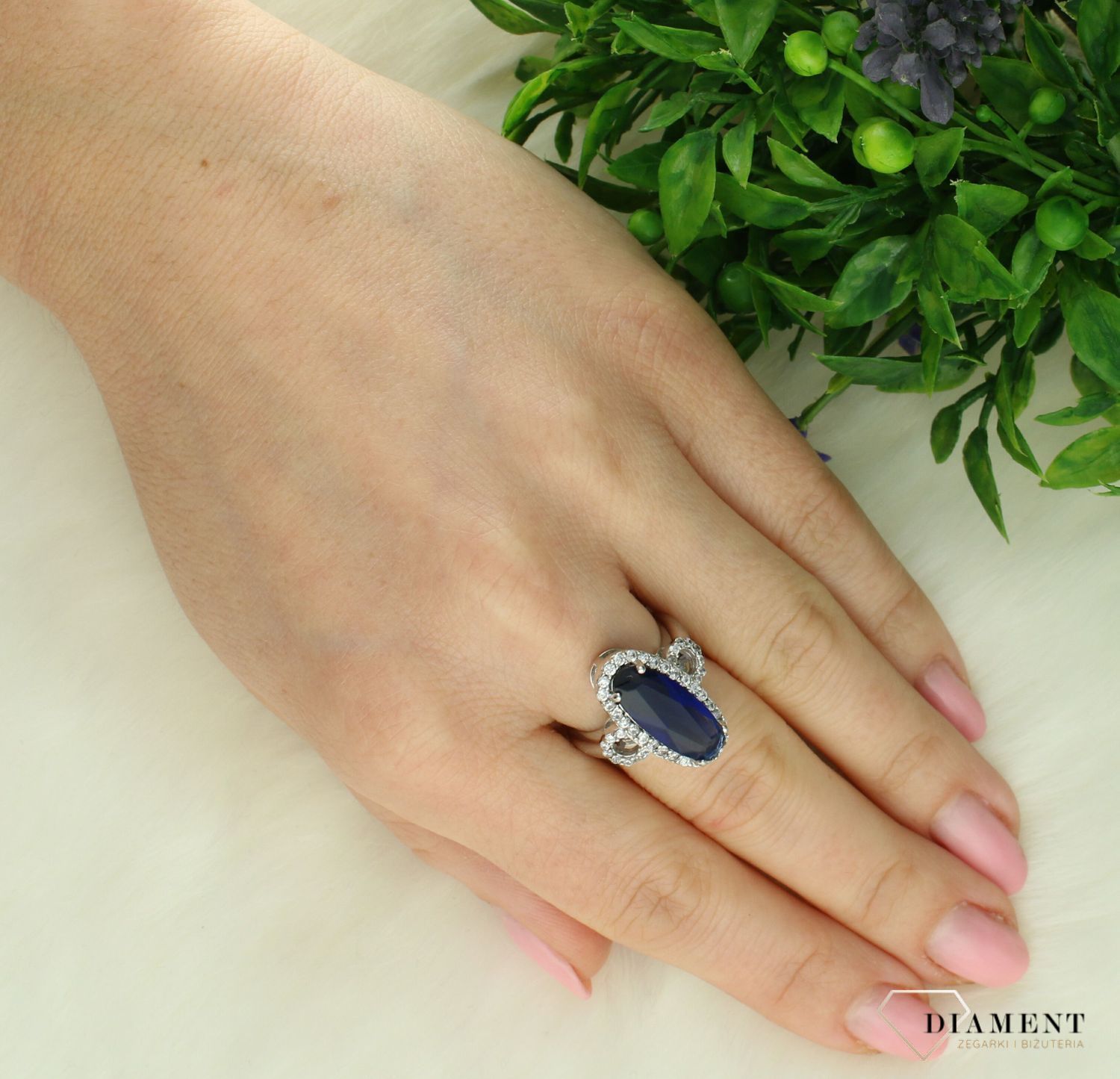 Srebrny pierścionek damski 925 z granatową podłużną cyrkonią rozmiar 11 DIA-PRS-7637-925. Srebrny pierścionek damski. Srebrny pierścionek z cyrkonią. Pierścionek srebrny dla kobiety na prezent (2).jpg