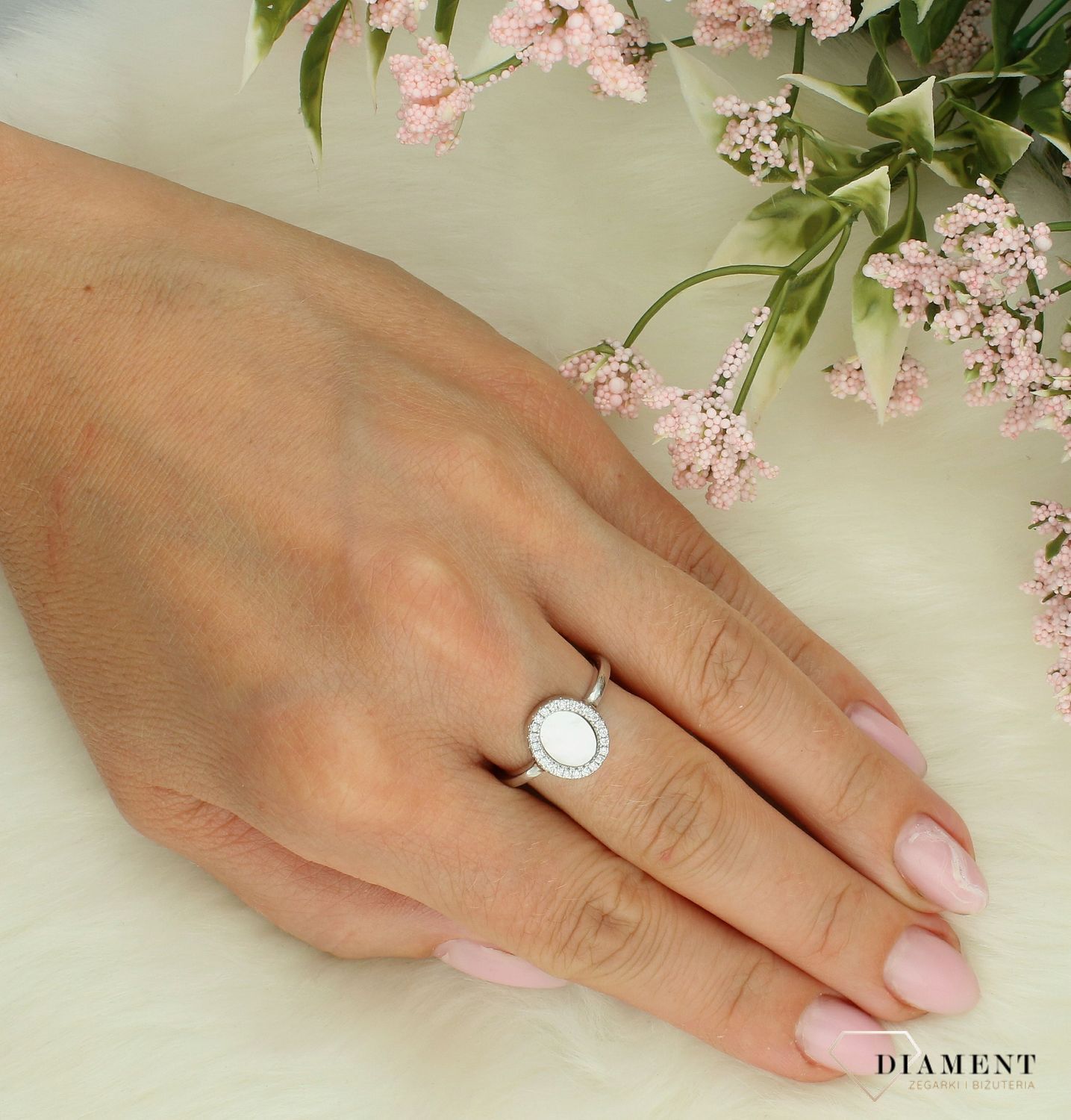 Srebrny pierścionek damski 925 z masą perłową i cyrkoniami rozmiar 17 DIA-PRS-7647-925. Srebrny pierścionek damski. Pierścionek damski z masą perłową. Srebrny pierścionek damski na prezent..jpg