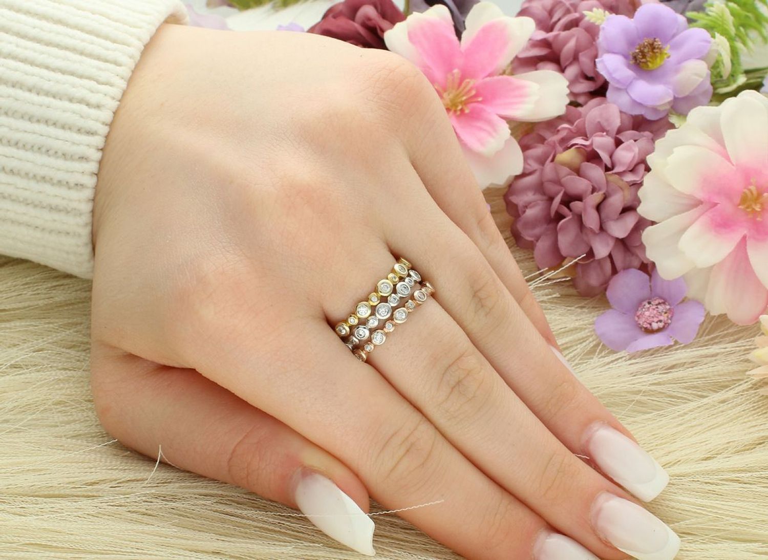 Pierścionek srebrny 925 potrójny z białymi kamieniami DIA-PRS-7652-925.jpg