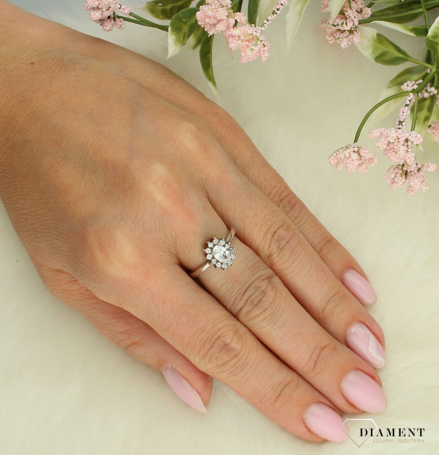 srebrny-pierscionek-damski-925-z-owalna-cyrkonia-dia-prs-7657-925.-srebrny-pierscionek-damski-z-kamieniem.-pierscionek-damski-z-cyrkonia.-pomysl-na-prezent-dla-kobiety.123-001.jpg
