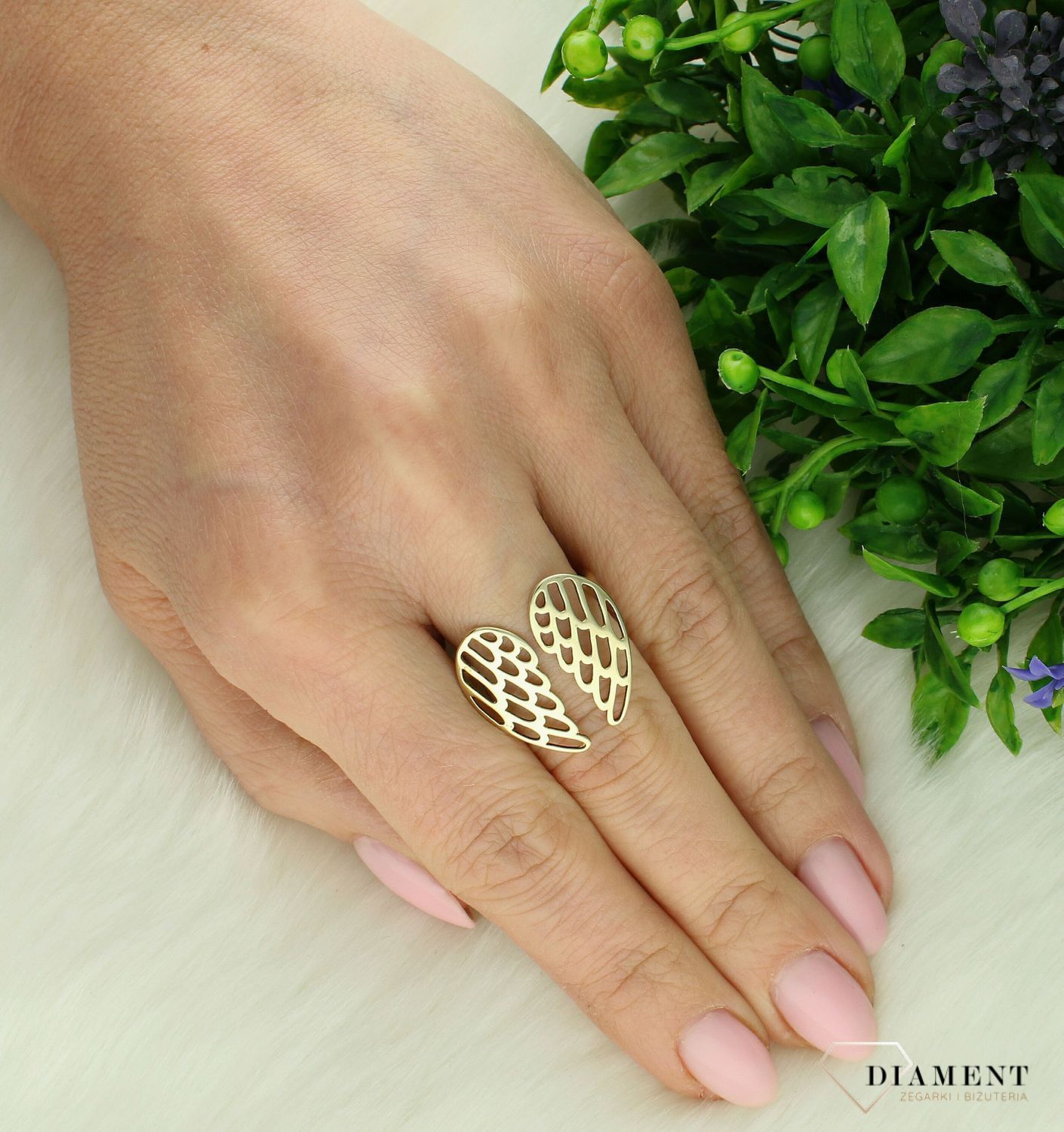 Srebrny pierścionek damski 925 pokryty złotem Skrzydła rozmiar 14 DIA-PRS-7666-925. Srebrny pierścionek damski. Srebrny pierścionek pozłacany ze skrzydłami. Pierścionek srebrny damski na prezent. Srebrny pierścione.jpg