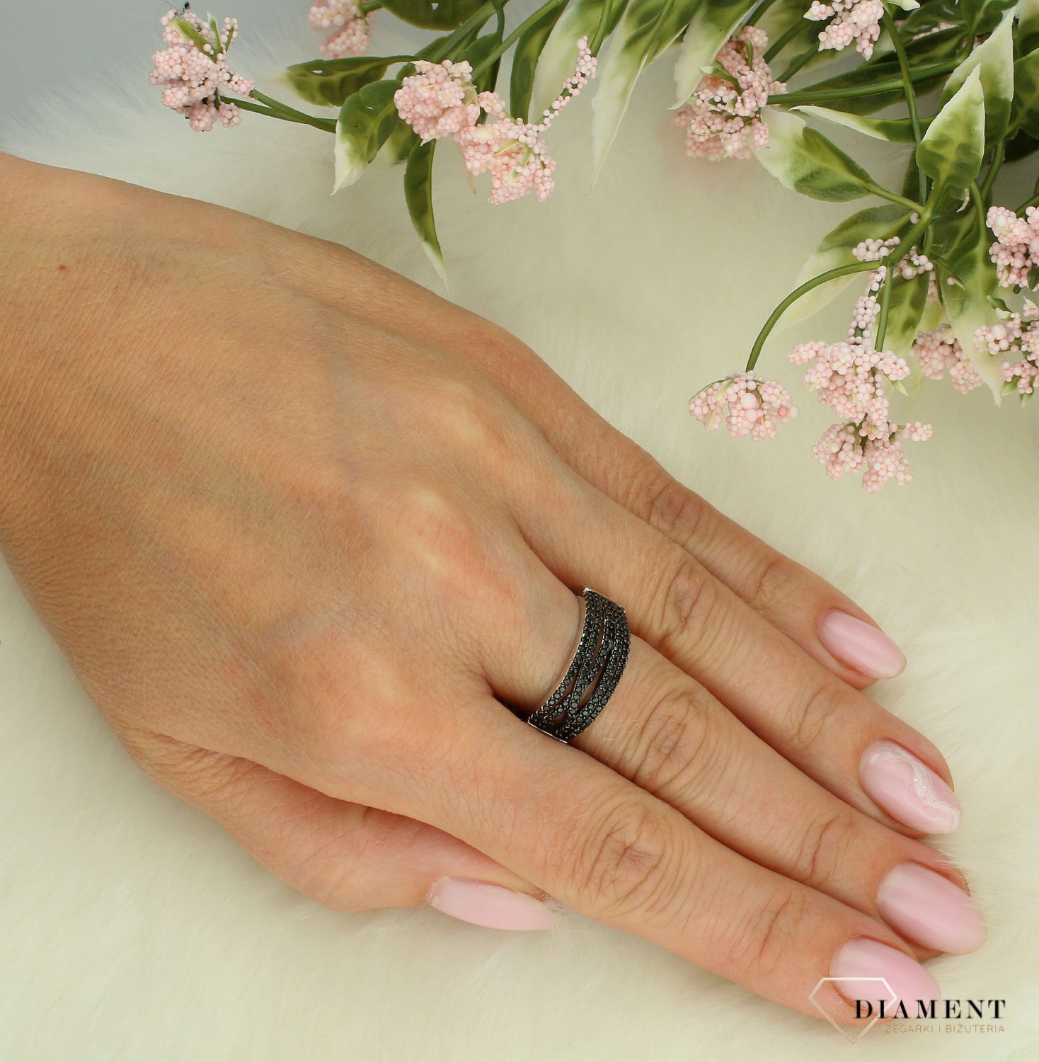 Srebrny pierścionek damski 925 z  czarnymi cyrkoniami rozmiar 17 DIA-PRS-7668-925.jpg