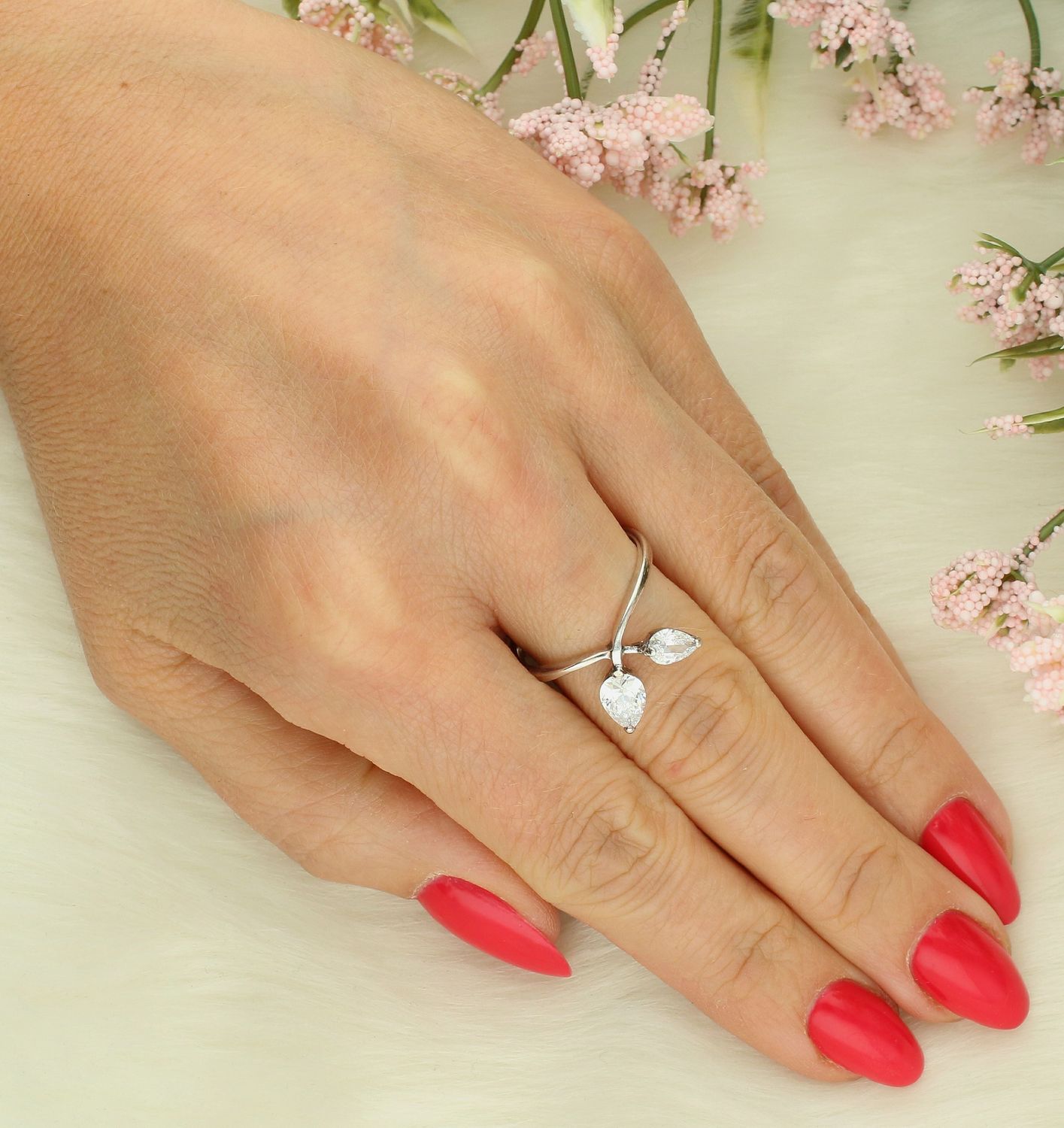 Srebrny pierścionek damski 925 z cyrkonią próba 925, DIA-PRS-7669-925 Srebrny pierścionek wykonany z najwyższej jakości srebra. Idealny pomysł na prezent. Srebrny pierścionek wykonany z próby 925 ozdobiony białymi 1.jpg