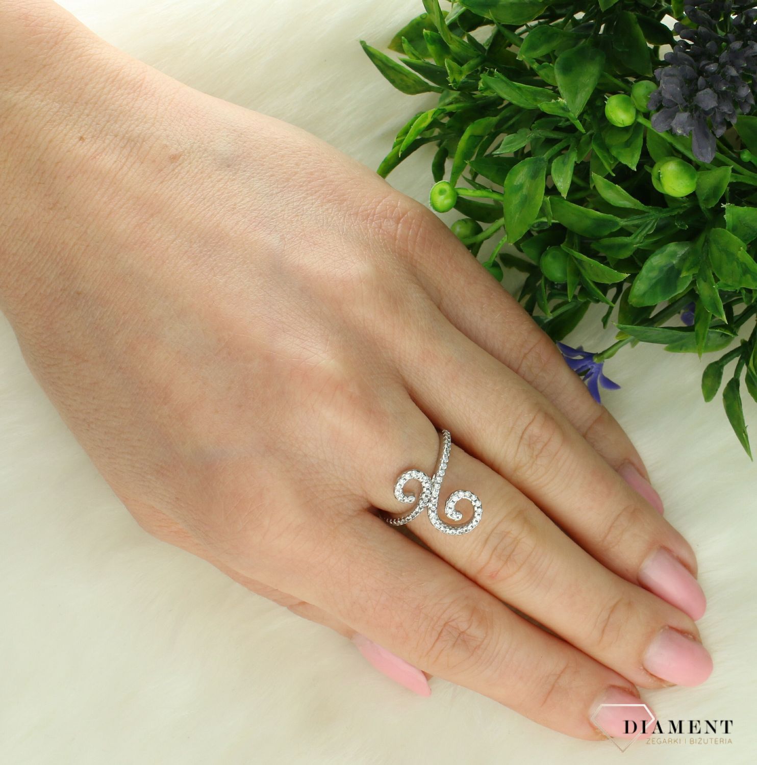 Srebrny pierścionek damski 925 z cyrkoniami rozmiar 11 DIA-PRS-7671-925. Srebrny pierścionek damski. Srebrny pierścionek z cyrkoniami. Srebrny pierścionek na prezent dla kobiety..jpg