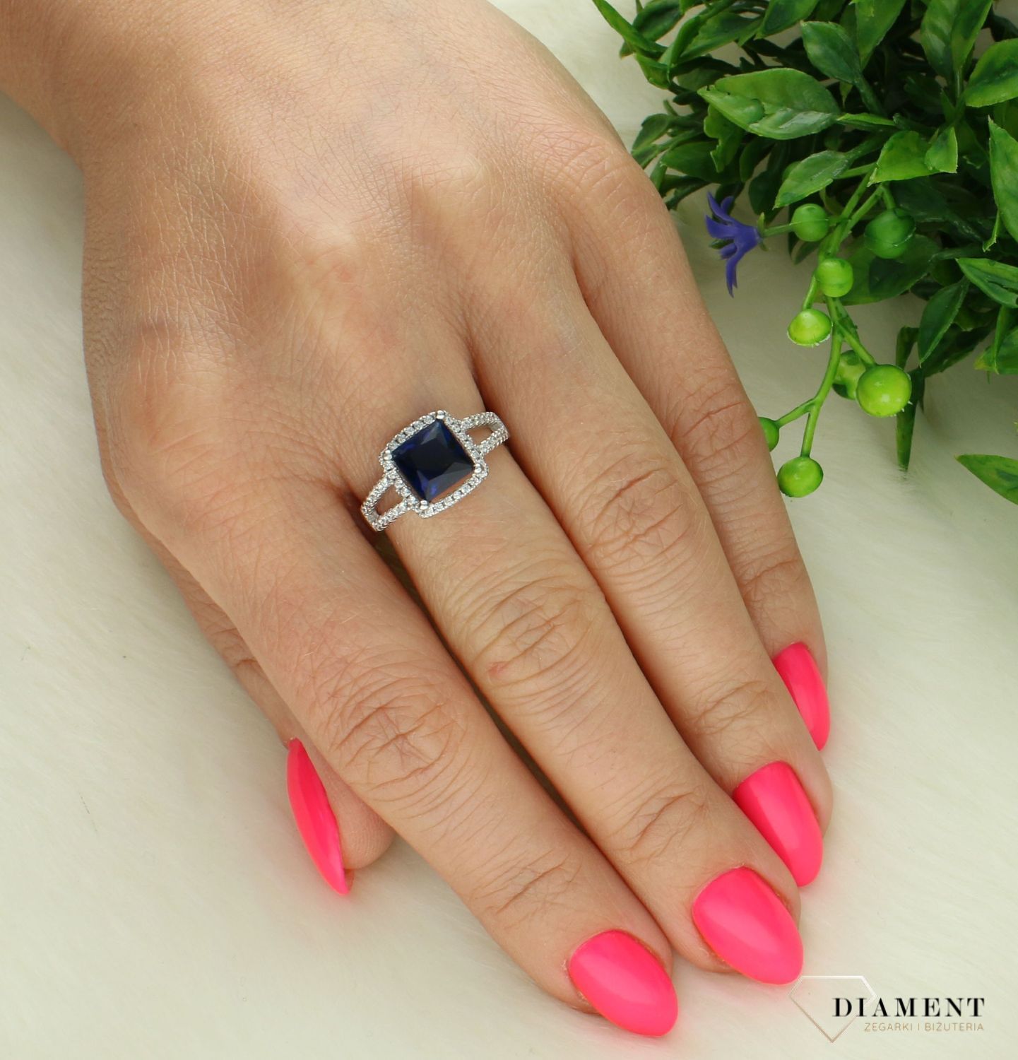 Pierścionek srebrny 925 z kwadratową granatową cyrkonią rozmiar 13 DIA-PRS-7684-925 (2).jpg
