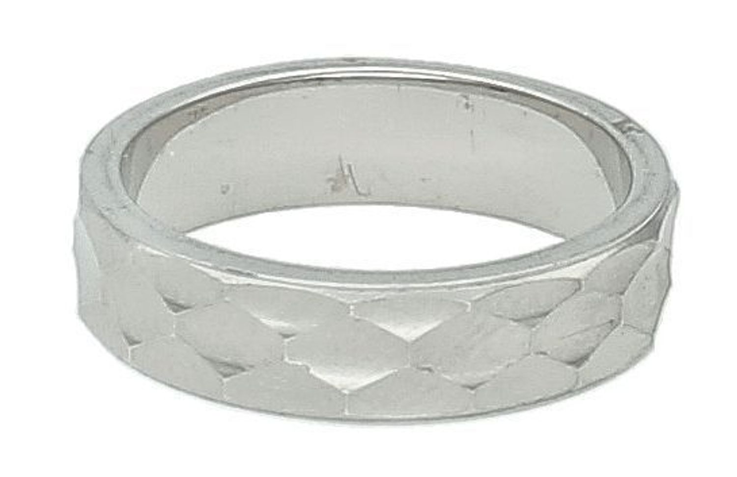 Obrączka grawerowana srebrna próba 925, DIA-PRS-7689-925  Klasyka oraz minimalizm. Prostota oraz elegancja, która nigdy nie wychodzi z mody. Gładka obrączka przypadnie do gustu miłośniczkom 1.jpg