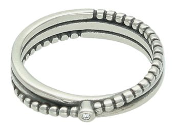 Elegancki pierścionek damski srebrny DIA-PRS-7690-925 z jedną cyrkonią i ozdobnymi srebrnymi kuleczkami. Waga 3,20 g, szerokość 4 mm (górna część), idealny na prezent i codzienne stylizacje.1.jpg