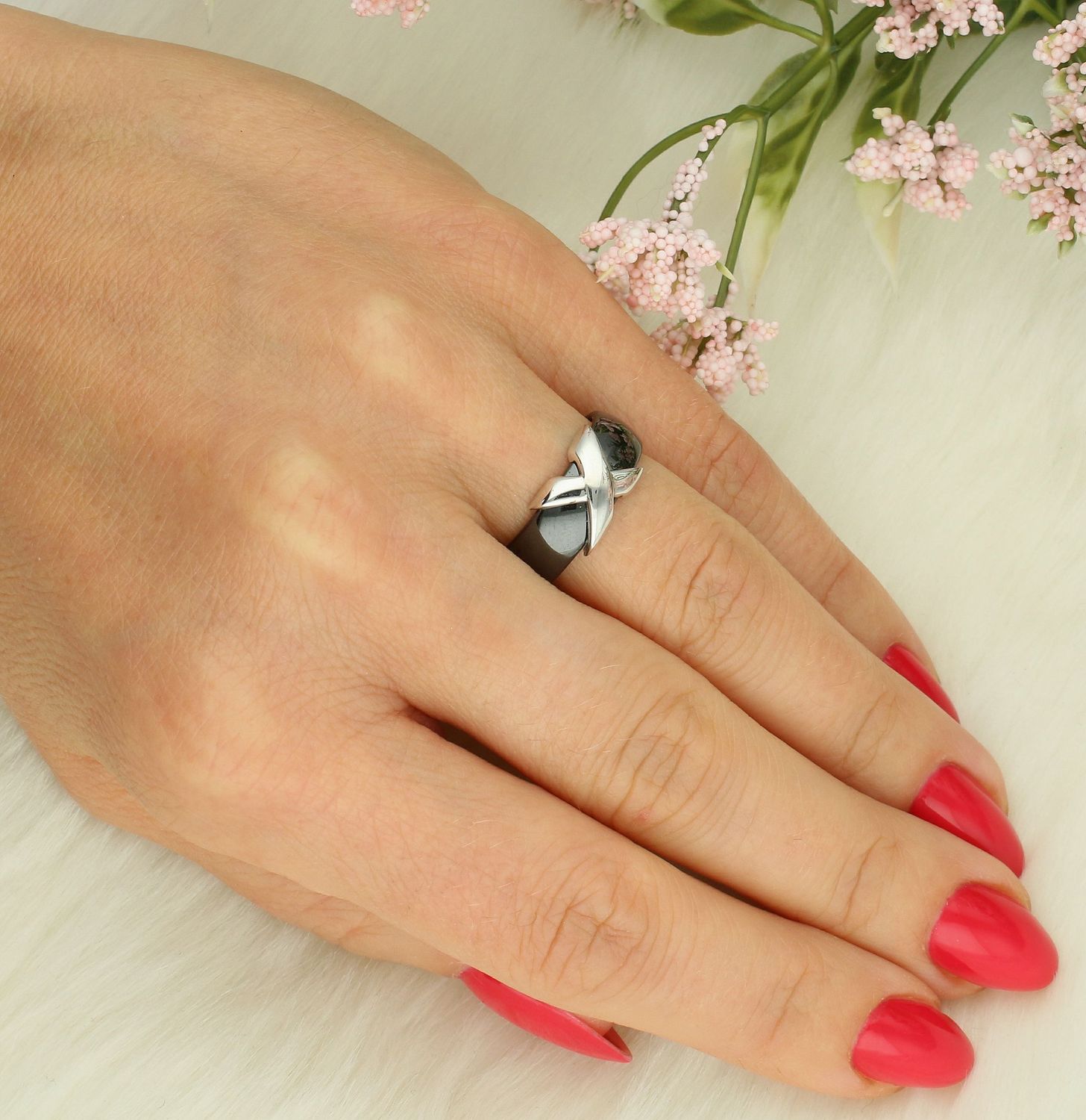 Pierścionek ceramika czarna próba 925, DIA-PRS-7694-CER Pierścionek wykonany z ceramiki w czarnym kolorze. Idealny pomysł na prezent dla każdej kobiety..jpg