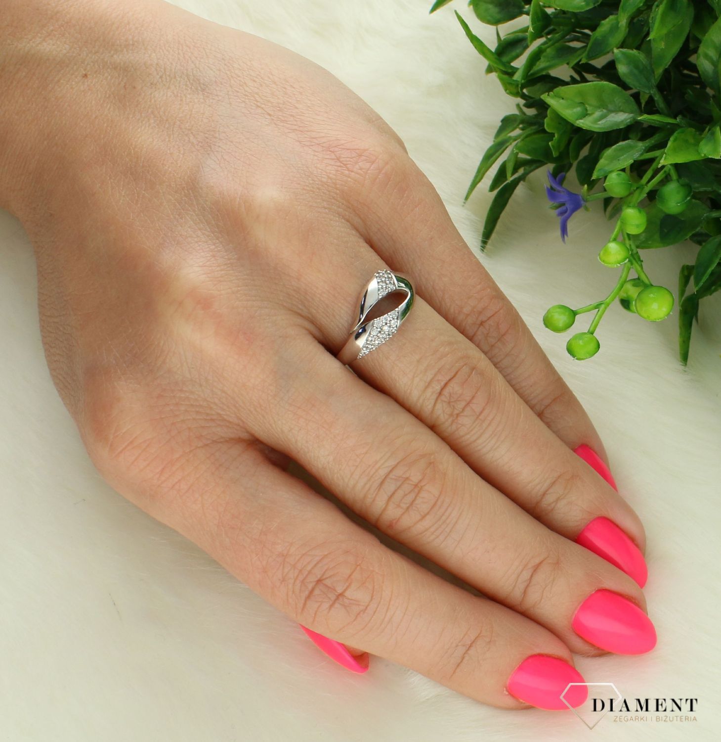 Pierścionek srebrny 925 pasmo cyrkonii rozmiar 11 DIA-PRS-7712-925 (2).jpg
