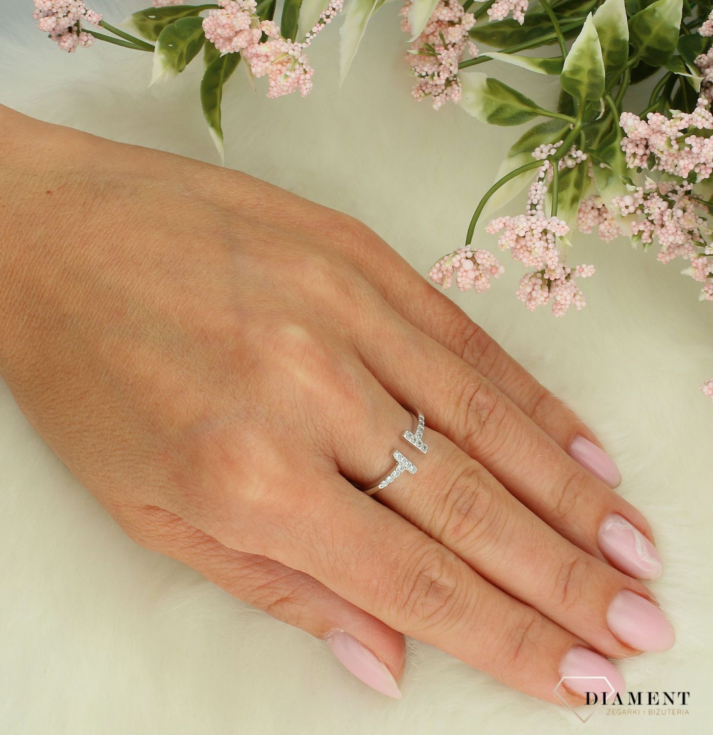 Srebrny pierścionek damski 925 z cyrkoniami rozmiar 15 DIA-PRS-7716-925.jpg