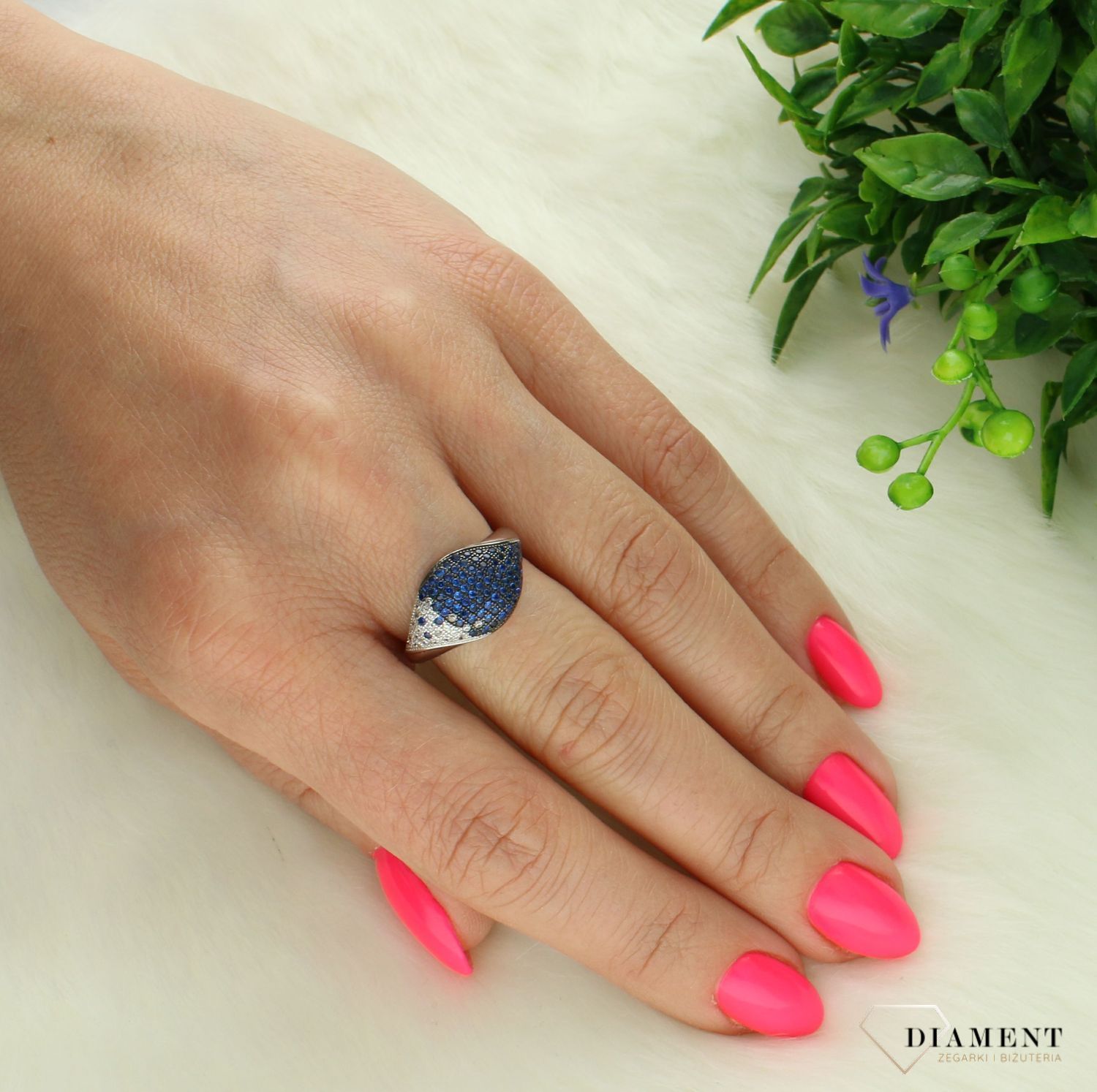 Pierścionek srebrny 925  z granatowymi cyrkoniami rozmiar 11 DIA-PRS-7718-925 (2).jpg