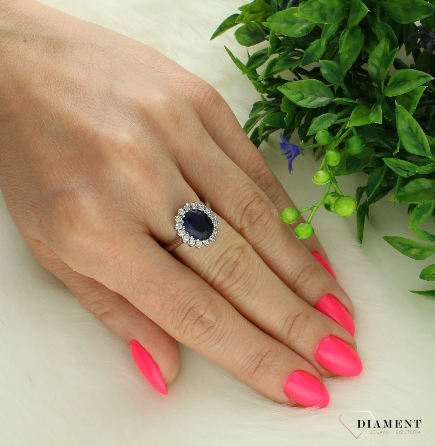 Pierścionek srebrny 925 z owalną granatową cyrkonią rozmiar 12 DIA-PRS-7722-925 (2).jpg