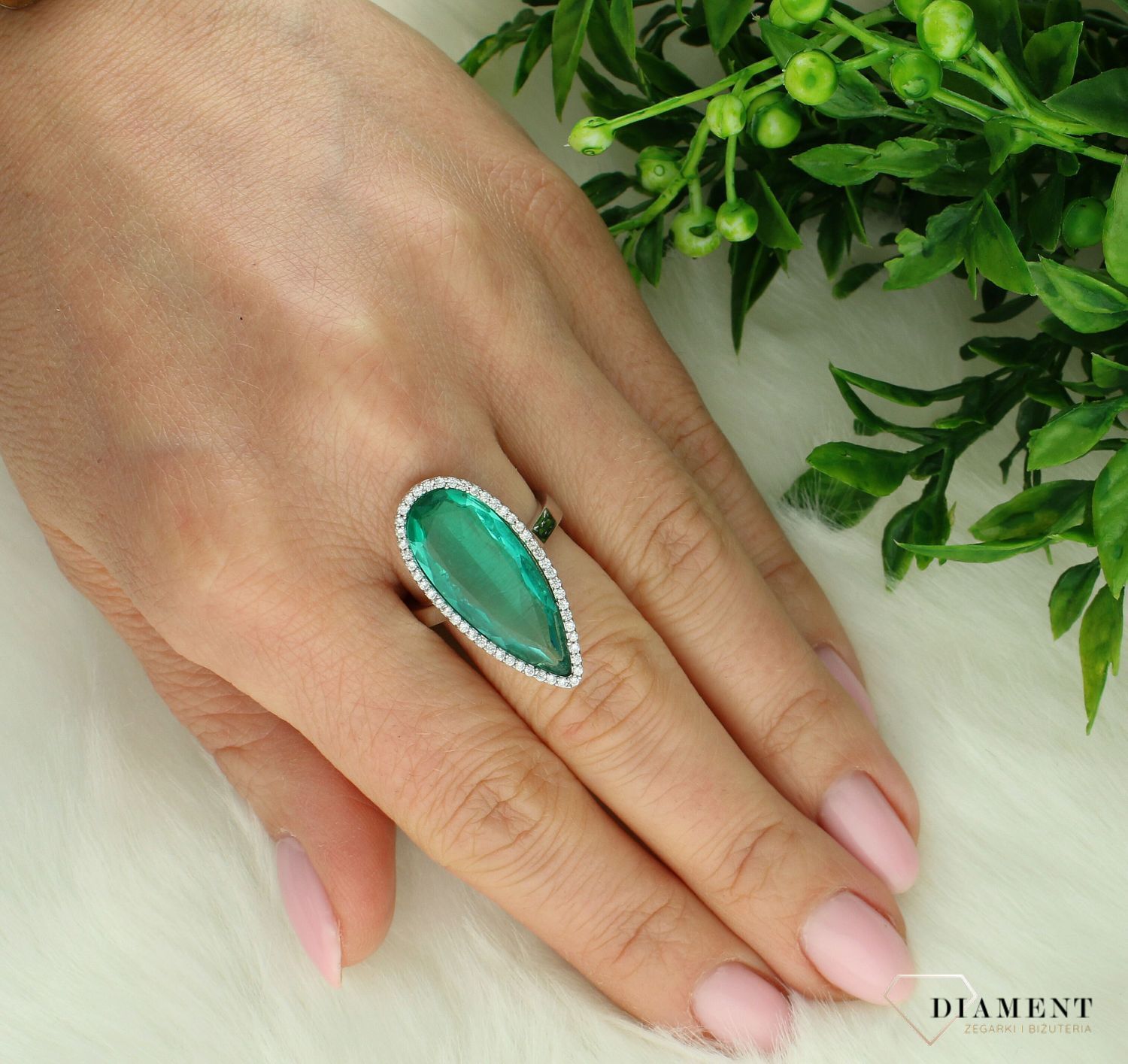 Srebrny pierścionek damski 925 z dużą zieloną cyrkonią rozmiar 16 DIA-PRS-7727-925. Srebrny pierścionek damski. Pierścionek srebrny na prezent. Klasyczny pierścionek ze srebra. Srebrny pierścionek z cyrkonią.2.jpg