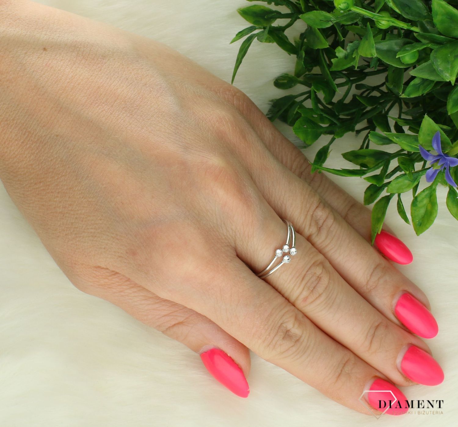 Srebrny pierścionek damski 925 otwarty wzór z czterema cyrkoniami rozmiar 17 1.jpg