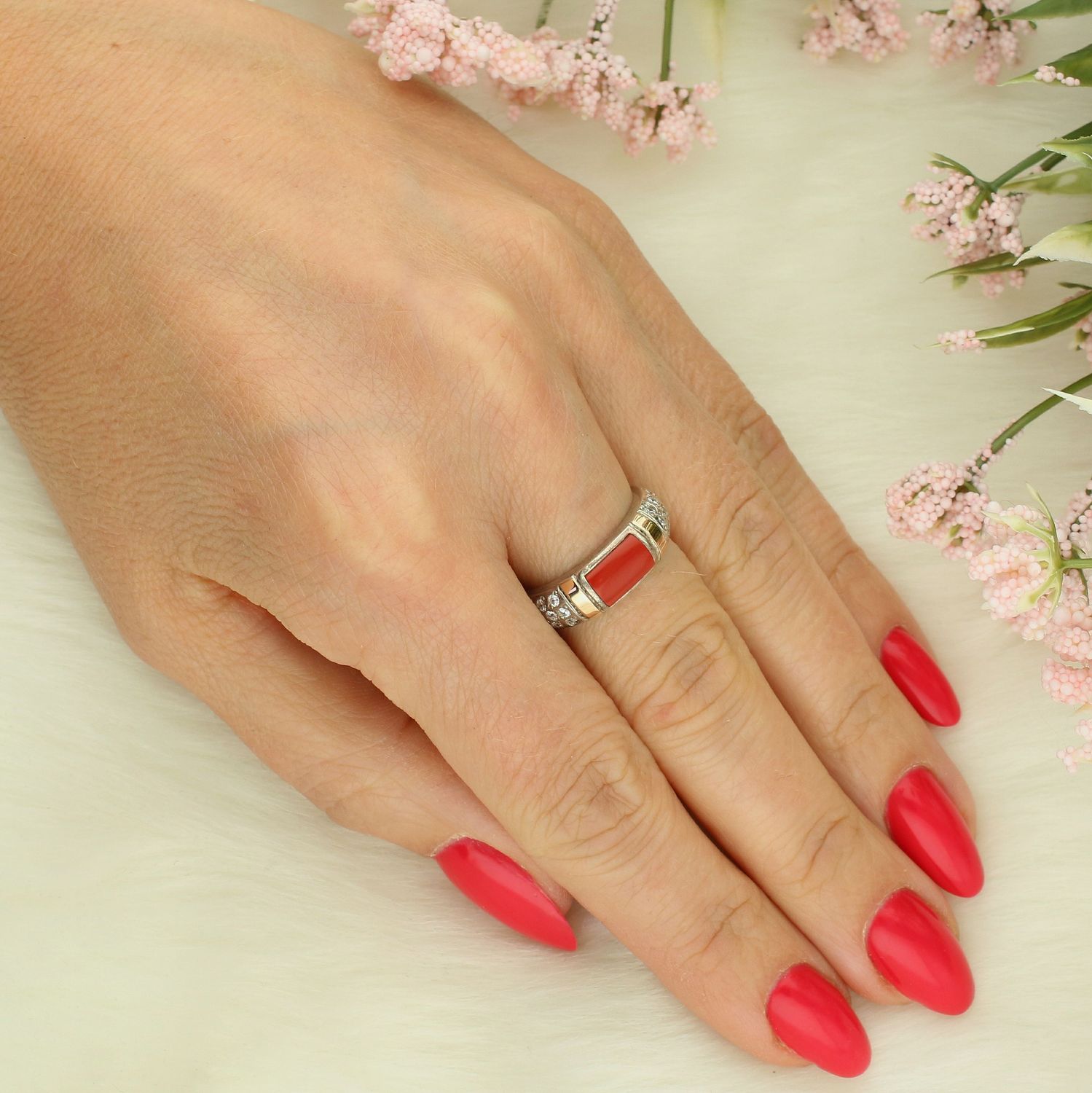 Pierścionek srebrny z pozłacaniem próba 925, DIA-PRS-7743-925 Srebrny pierścionek wykonany z najwyższej jakości srebra o prostej formie. Idealny pomysł na prezent dla każdej kobiety..jpg