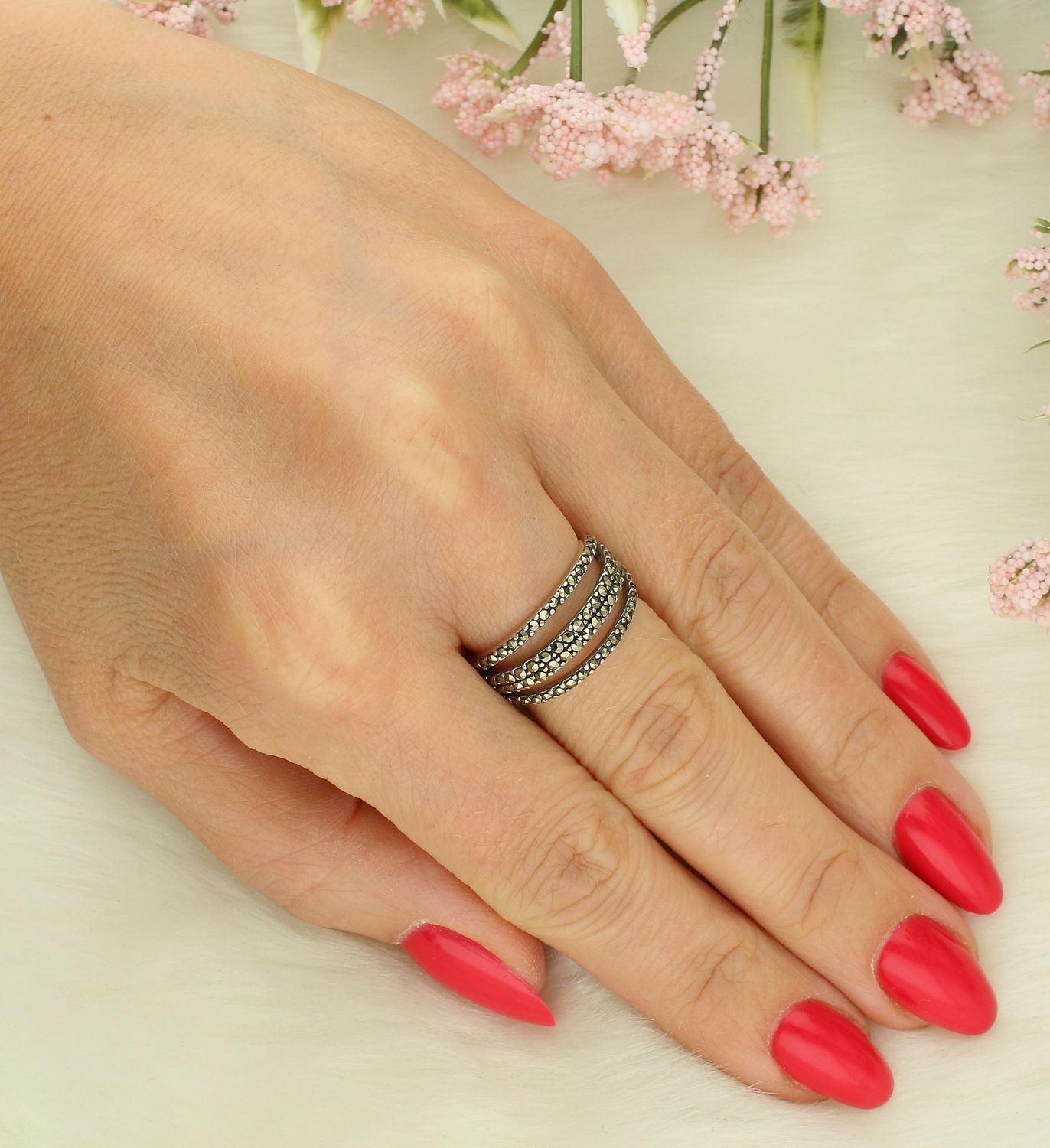 Pierścionek srebrny markazyty próba 925, DIA-PRS-7744-925 Srebrny pierścionek wykonany z najwyższej jakości srebra o prostej formie. Idealny pomysł na prezent dla każdej kobiety 1.jpg