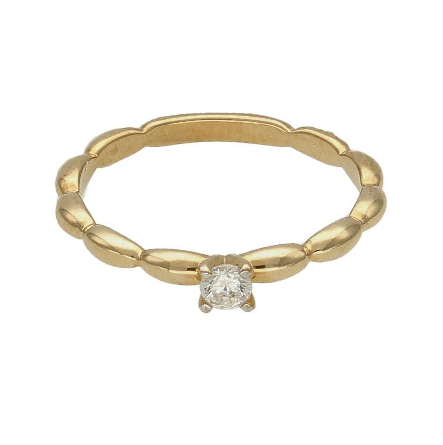 Złoty pierścionek 375 o pofalowanej strukturze z delikatną cyrkonią DIA-PRS-7786-375.  Pierścionek z wystającą cyrkonią pięknie lśniący.  Pierścionek doskonały na co dzień jak i do wieczorowych kreacji. Pierścionek z 9- kara.jpg