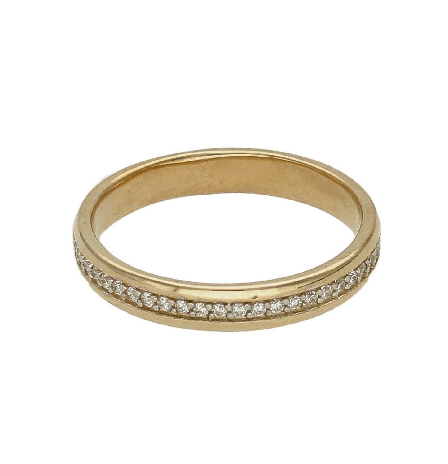 Złoty pierścionek 375 ozdobiony pasmem cyrkonii po środku DIA-PRS-7789-375. Pierścionek z płaskimi cyrkoniami pięknie lśniący.  Pierścionek doskonały na co dzień jak i do wieczorowych kreacji. Pierścionek z 9- karatowego zło.jpg