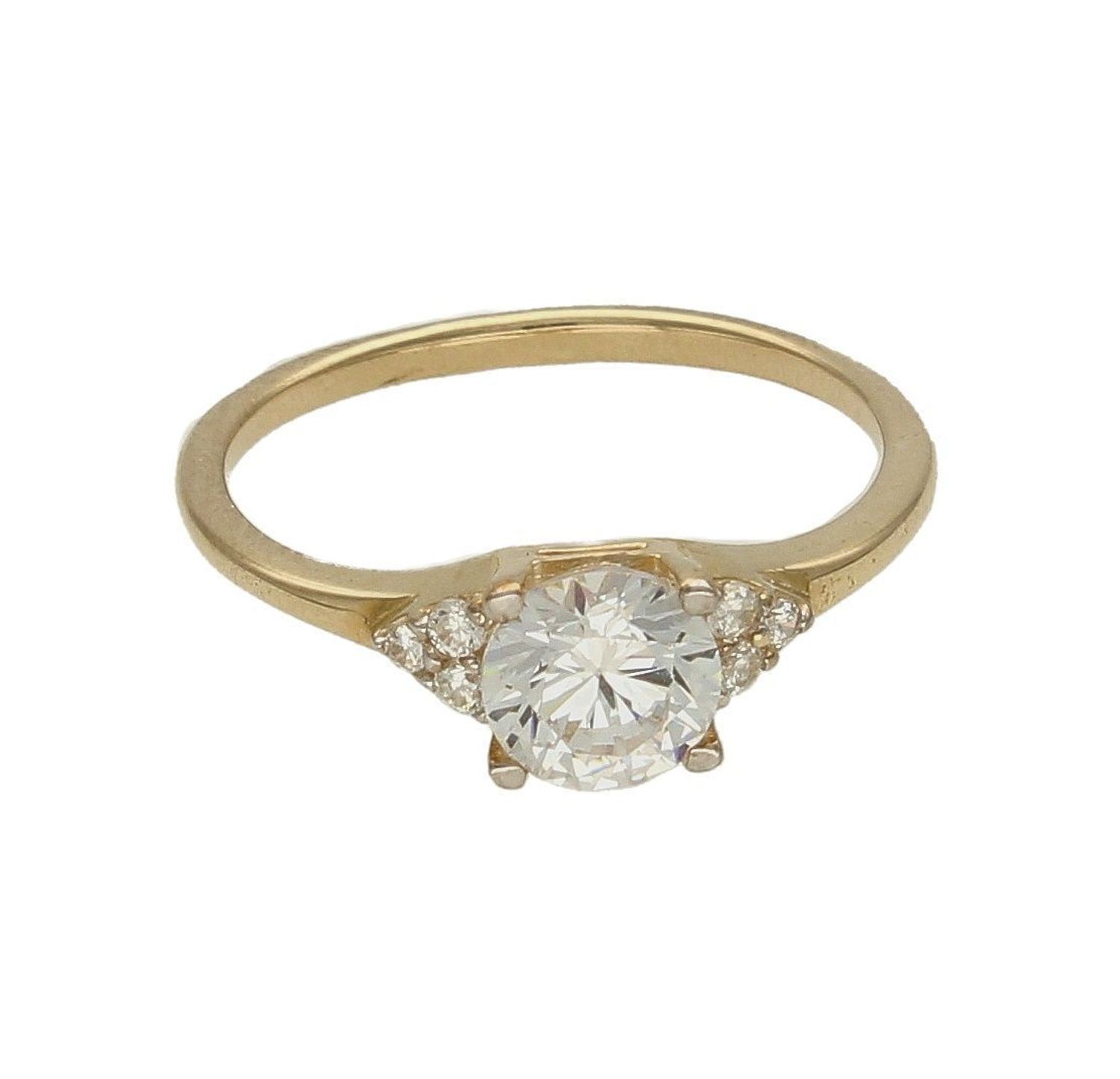 Złoty pierścionek 375 z efektowną cyrkonią zaręczynowy DIA-PRS-7792-375.  Pierścionek z wystającą cyrkonią pięknie lśniący.  Pierścionek doskonały na co dzień jak i do wieczorowych kreacji. Pierścionek z 9- karatowego złota. W (1).jpg