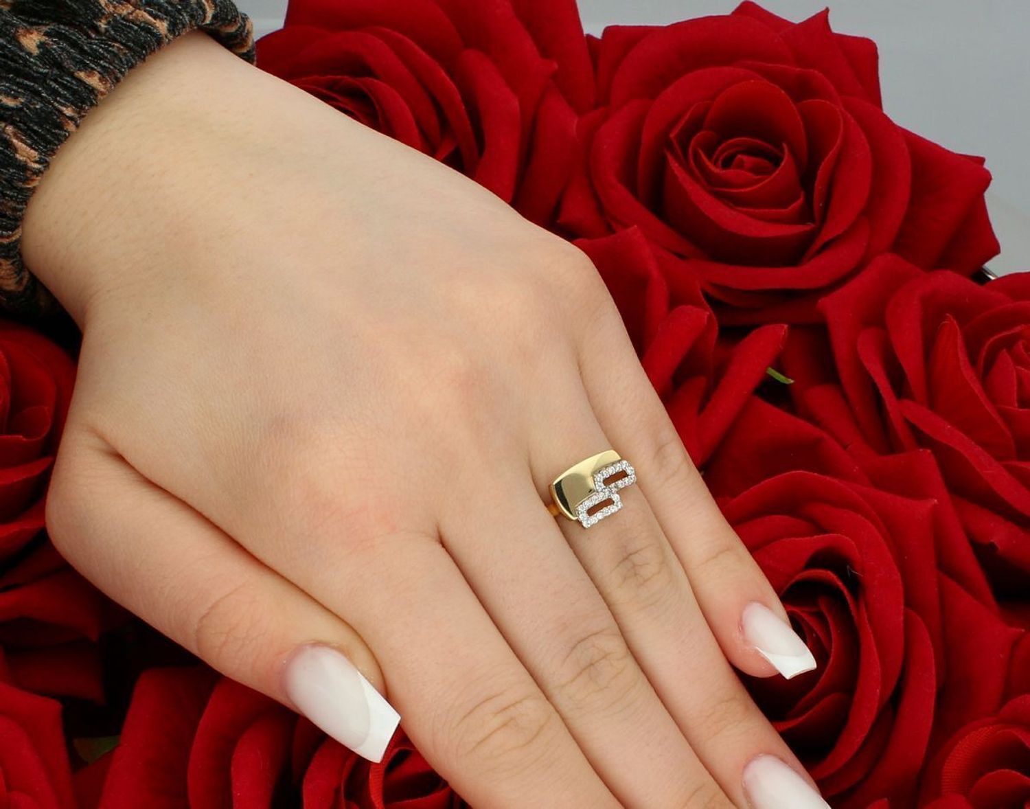 Złoty pierścionek gładki element z dodatkiem cyrkonii próba 585 rozmiar 13, DIA-PRS-7874-585. Elegancki pierścionek wykonany z żółtego złota o próbie 585, 1.jpg