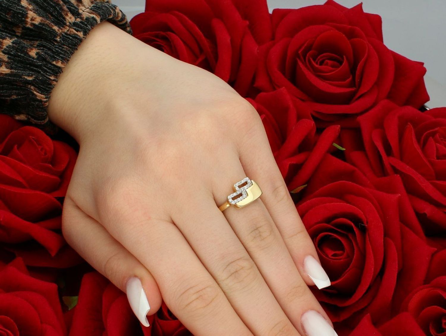 Złoty pierścionek gładki element z dodatkiem cyrkonii próba 585 rozmiar 13, DIA-PRS-7874-585. Elegancki pierścionek wykonany z żółtego złota o próbie 585, 1.jpg