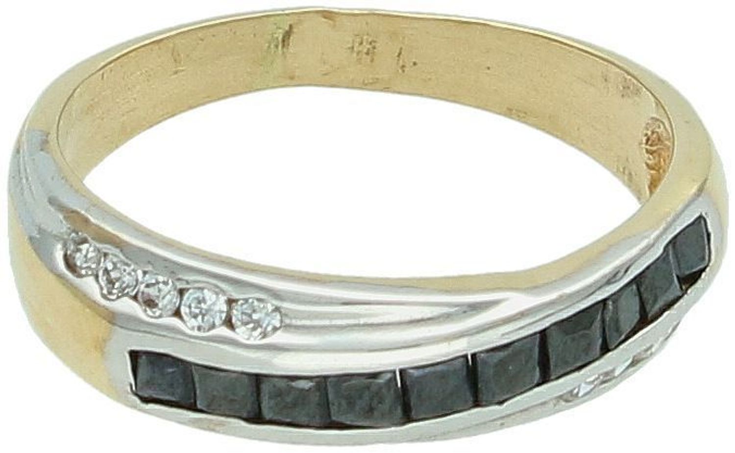 Złoty pierścionek damski próby 585 zdobiony czarną i białą cyrkonią. Waga 3,09 g, szerokość górnej części 5 mm, dolna szyna 2 mm. Model DIA-PRS-7883-585 – elegancja z kontrastowym akcentem.1.jpg