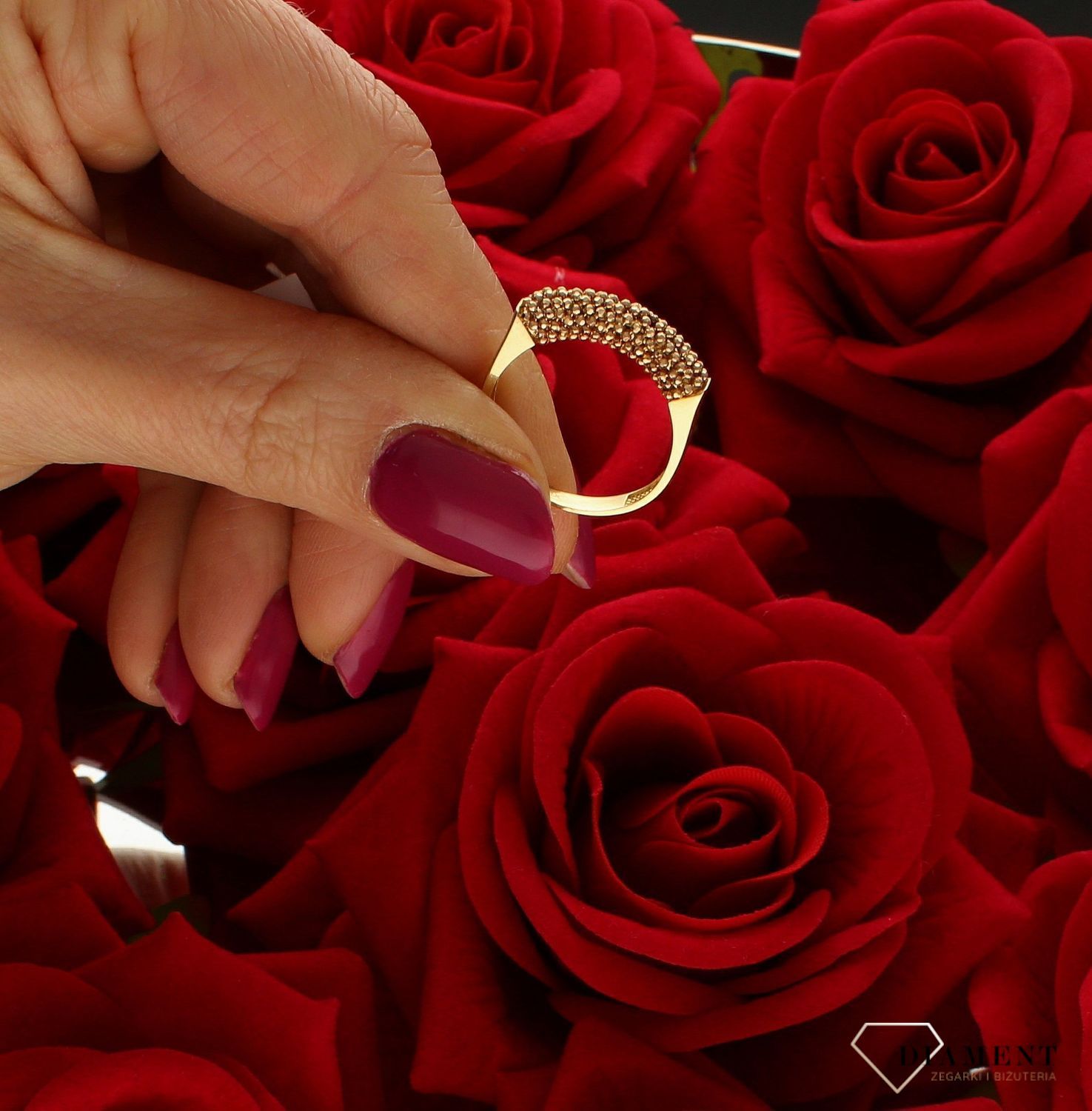 Złoty pierścionek 585 zdobiony kuleczkami złota DIA-PRS-7885-585. Przepiękny pierścionek wykonany z żółtego złota, który został bogato ozdobiony kulkami złota. Pierścionek z wysokiej jakości 14-karatowego żółtego złota. Świe (4).jpg