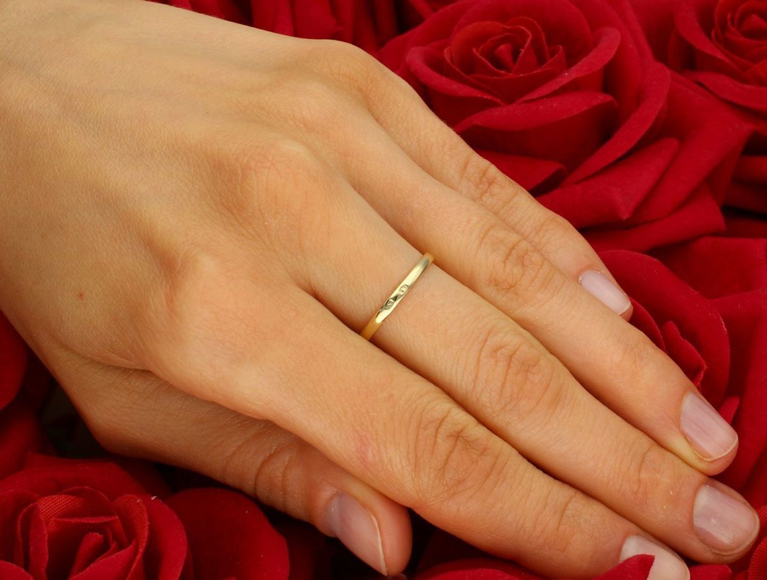 Złoty pierścionek damski próby 585, model DIA-PRS-7886-585. Waga 2,11 g, zdobiony cyrkoniami. Wielkość elementu górnego 8 mm x 7 mm, szerokość szyny pierścionka 2 mm. Elegancka 1.jpg