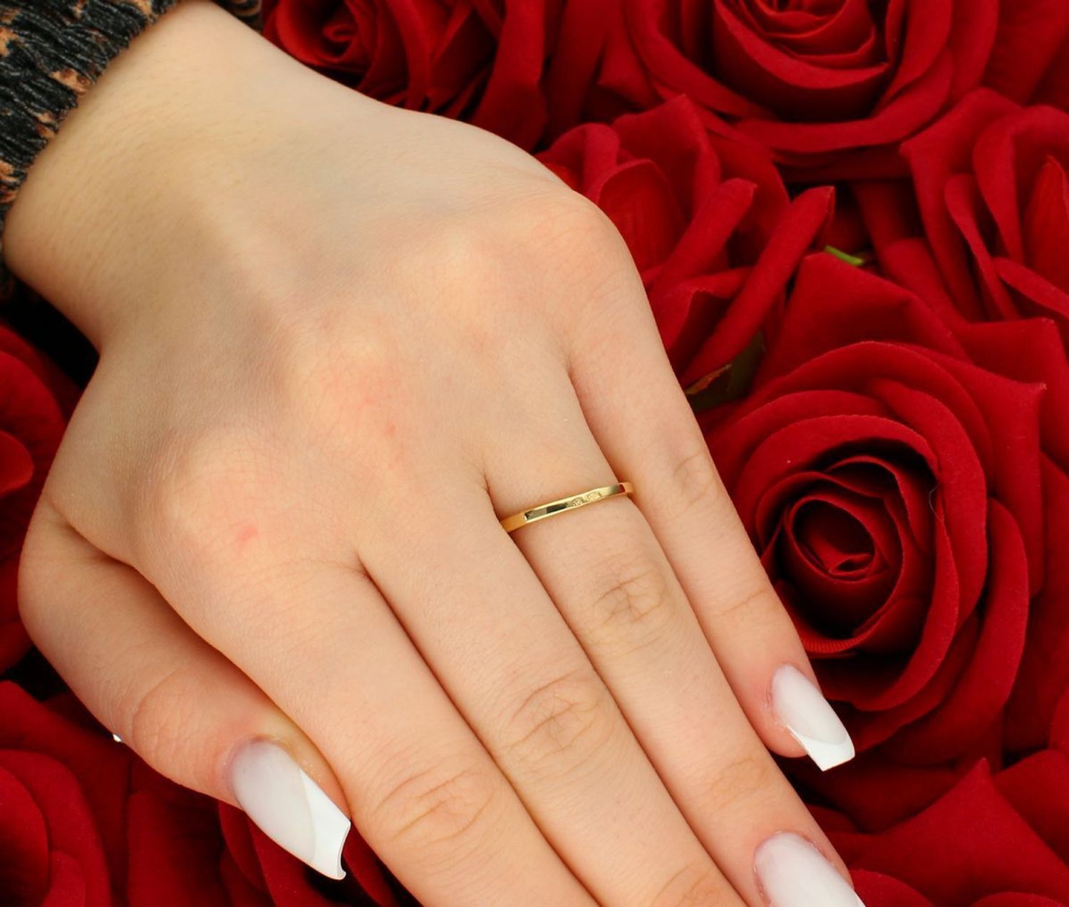 Złoty pierścionek prosta forma z błyszczącą cyrkonią próba 585 rozmiar 14, DIA-PRS-7888-585. Elegancki pierścionek wykonany z żółtego złota o próbie 585, wyróżniający się prostą 1.jpg