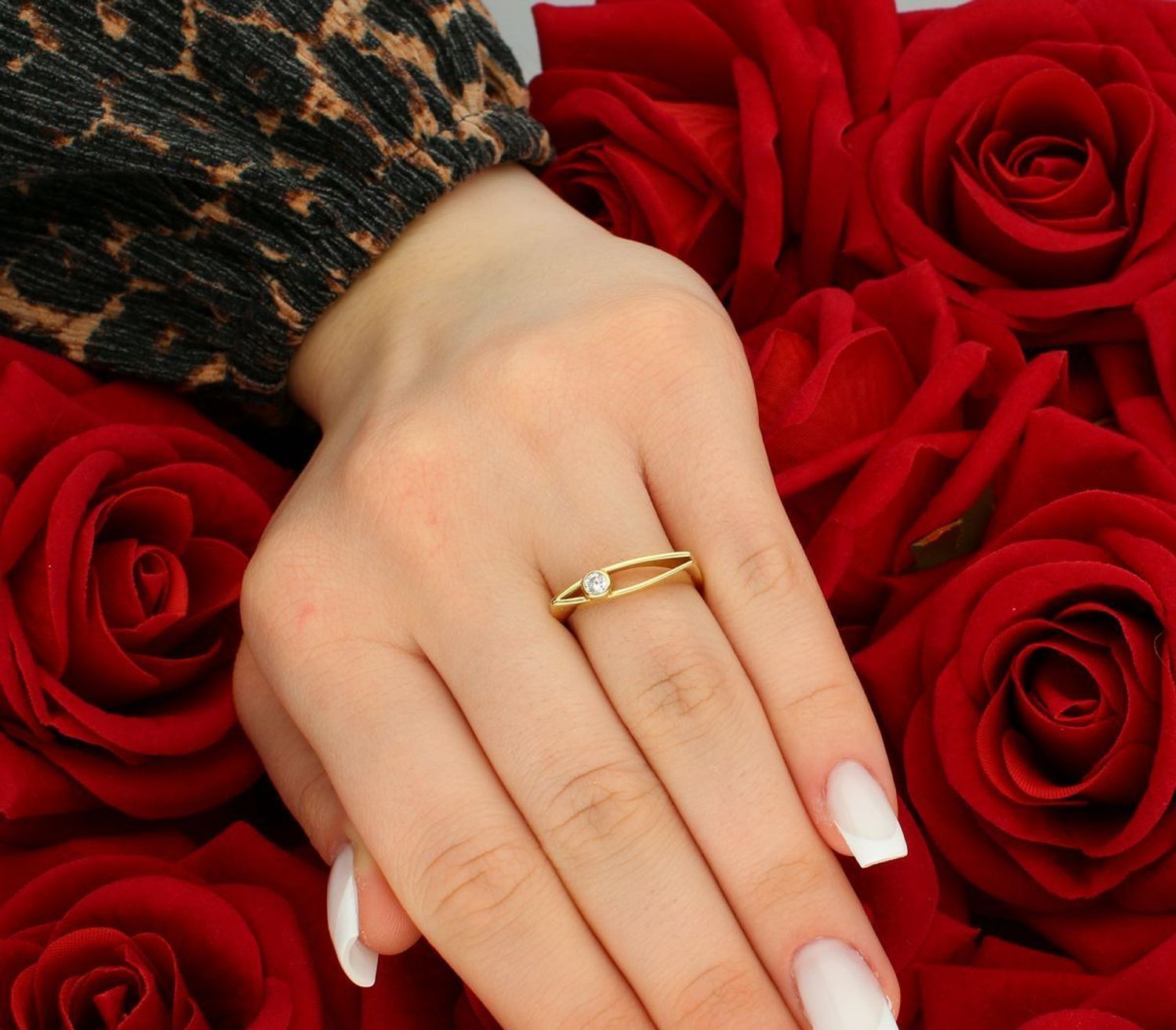 Złoty pierścionek prosta forma z błyszczącą cyrkonią próba 585 rozmiar 14, DIA-PRS-7888-585. Elegancki pierścionek wykonany z żółtego złota o próbie 585, wyróżniający się prostą 1.jpg